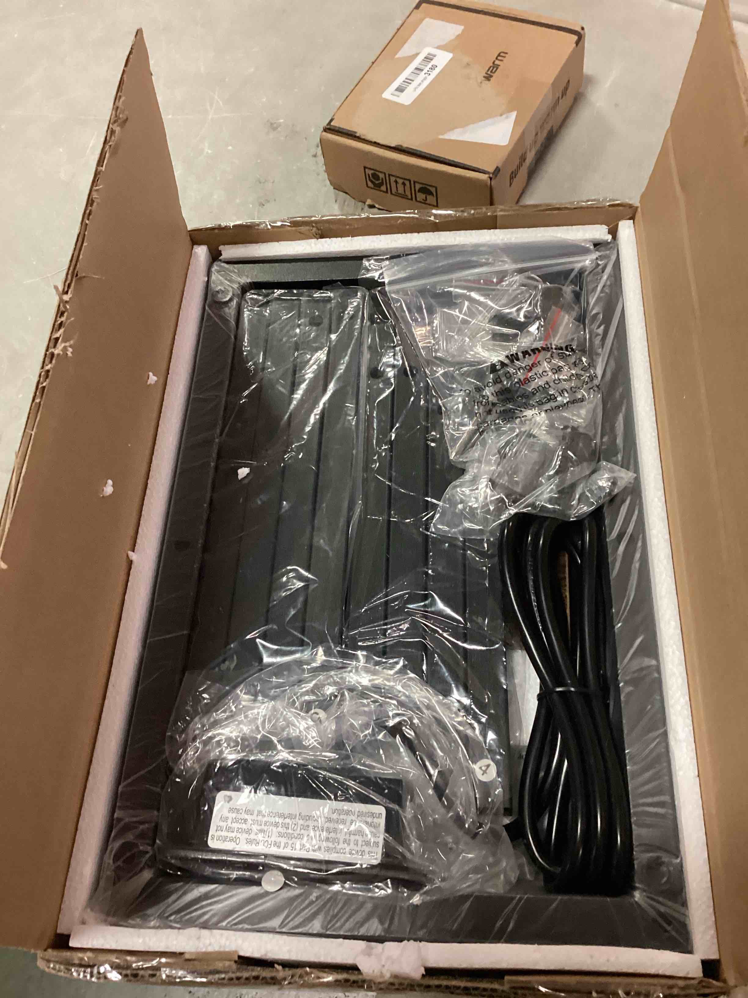 https://s3.amazonaws.com/lotting-images-prod/bidfta/BLU6275541_1713808683923.jpeg