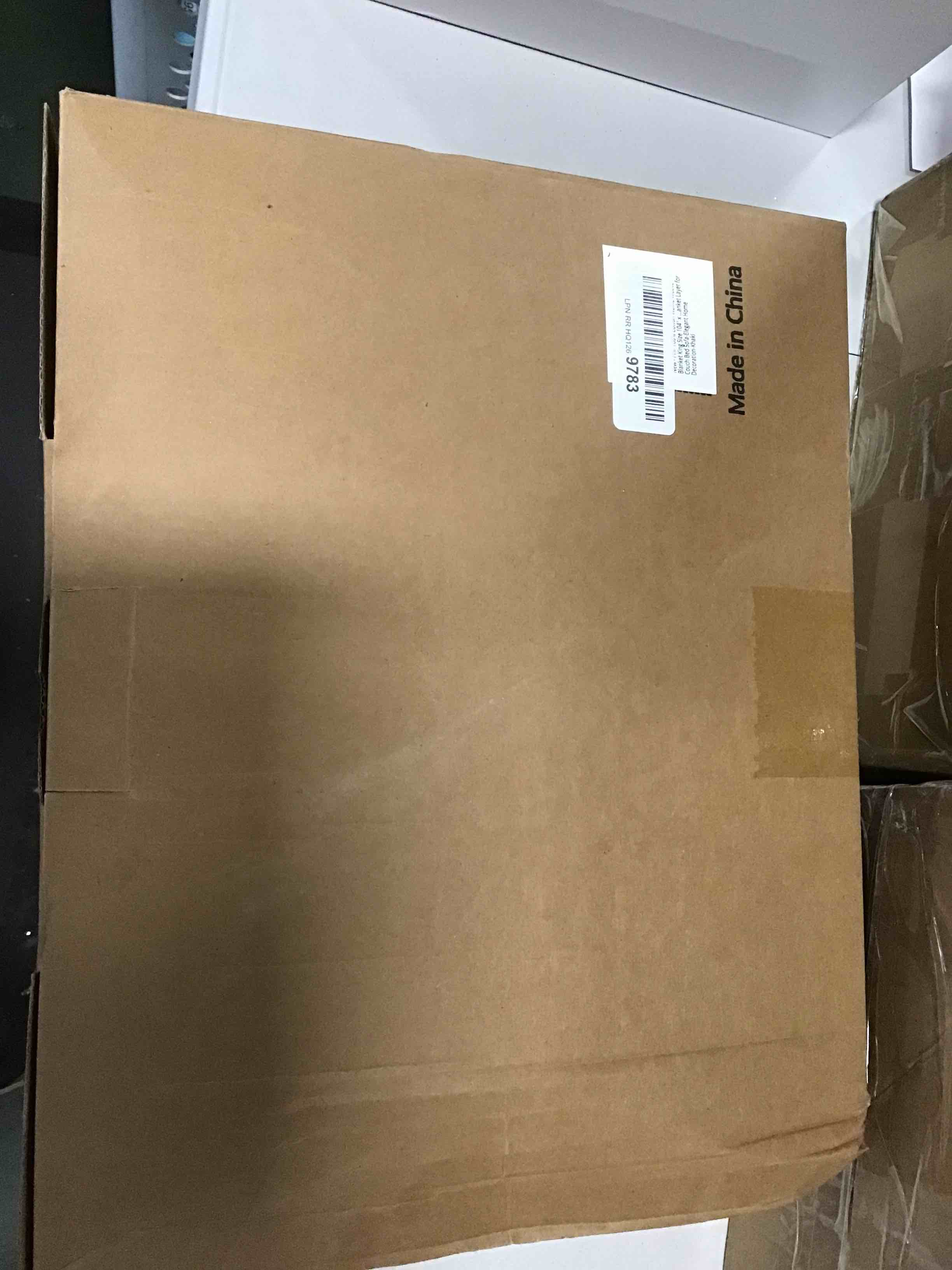 https://s3.amazonaws.com/lotting-images-prod/bidfta/BLU6276891_1712927235562.jpeg