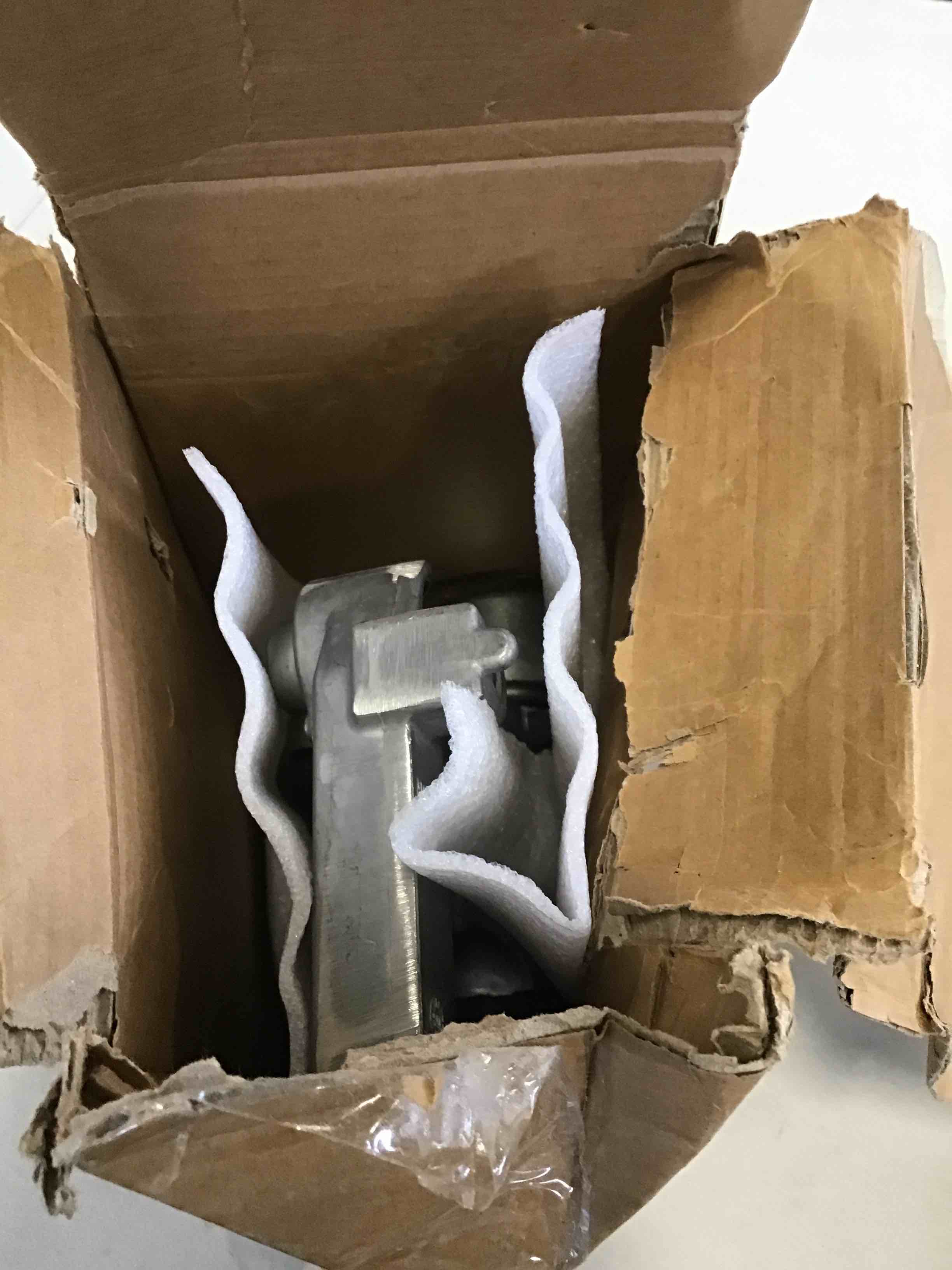 https://s3.amazonaws.com/lotting-images-prod/bidfta/BLU6277569_1713211376901.jpeg