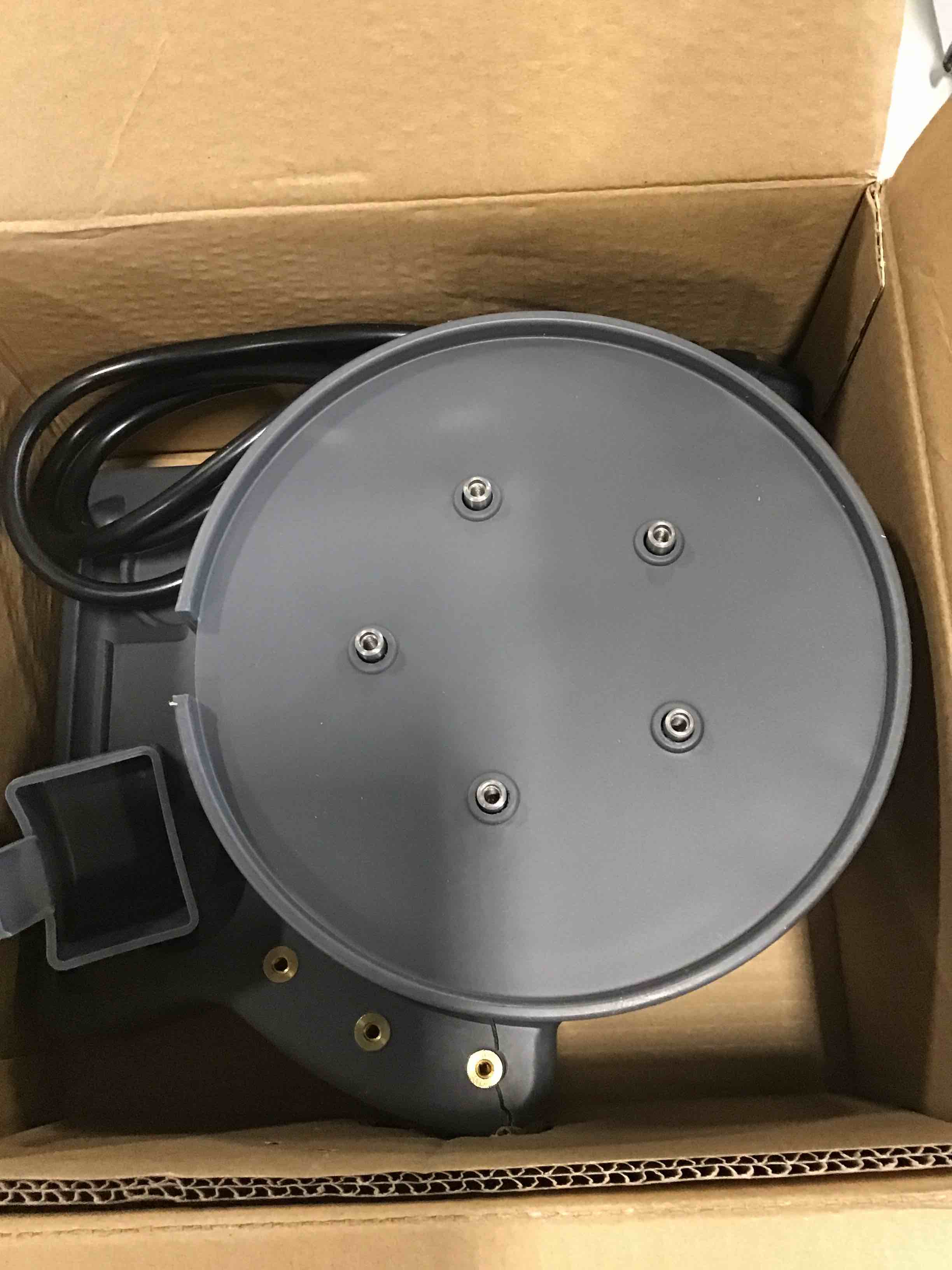 https://s3.amazonaws.com/lotting-images-prod/bidfta/BLU6277792_1713365460782.jpeg