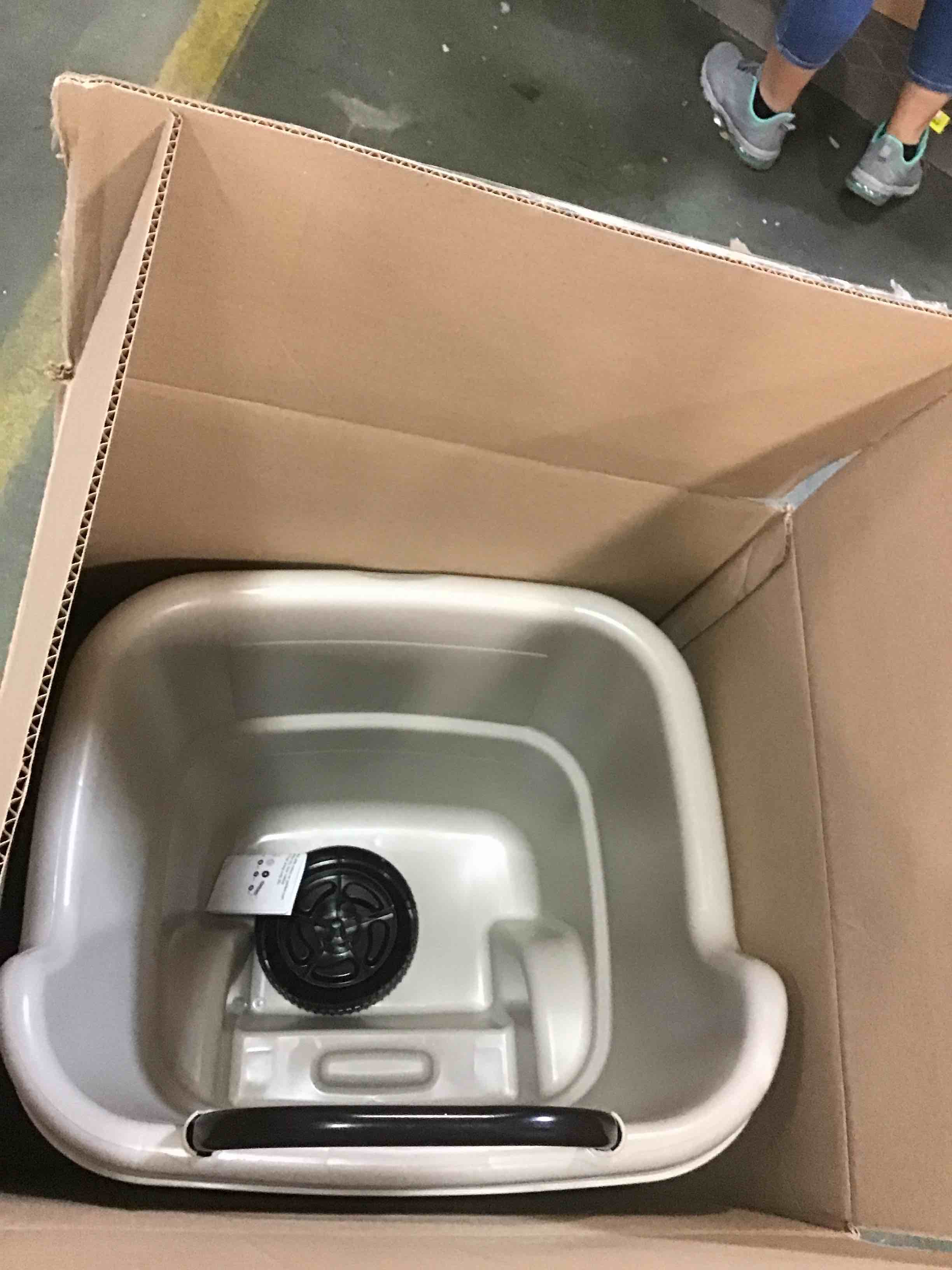 https://s3.amazonaws.com/lotting-images-prod/bidfta/BLU6278150_1712769989446.jpeg