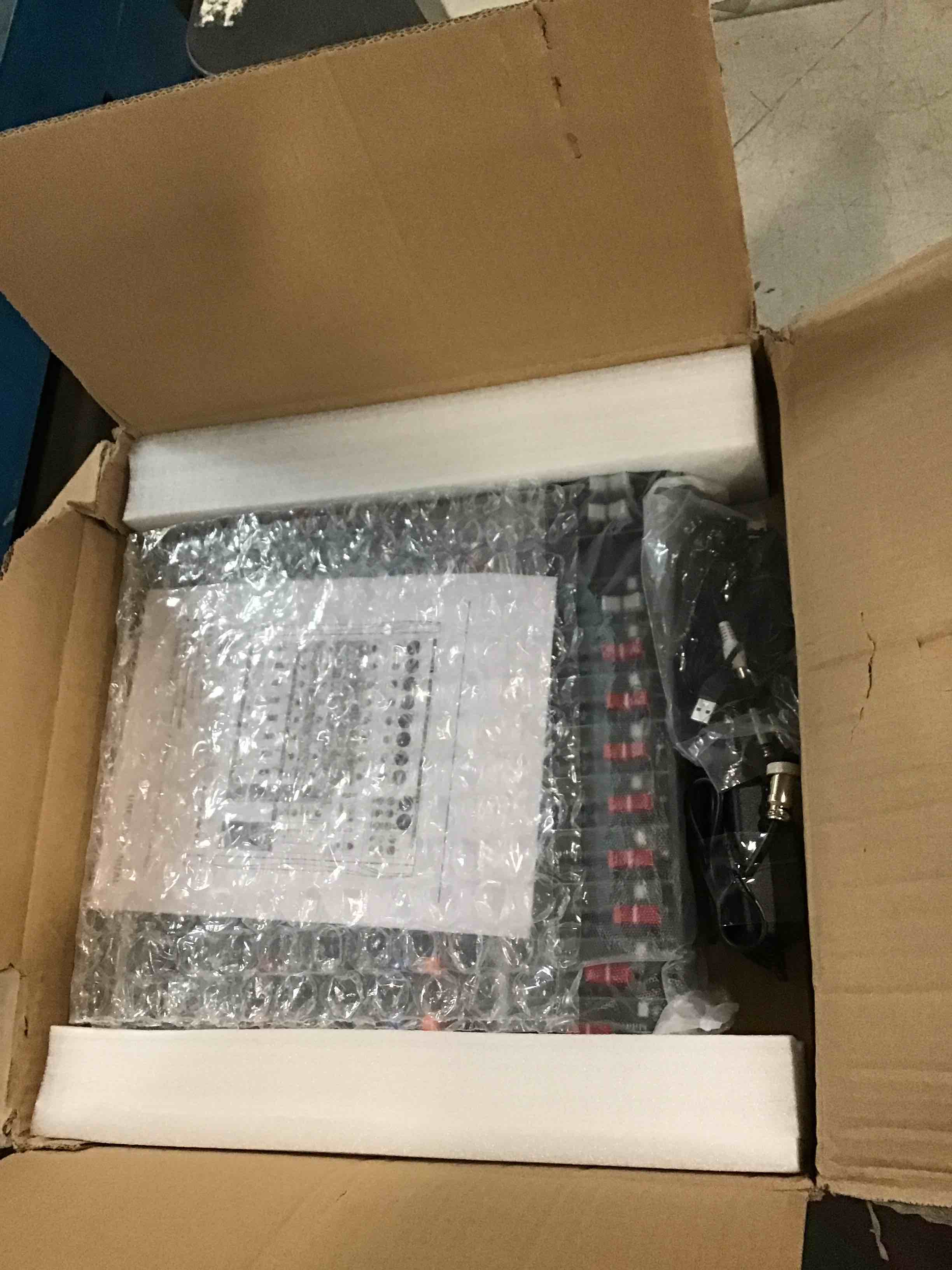 https://s3.amazonaws.com/lotting-images-prod/bidfta/BLU6279432_1713548219690.jpeg