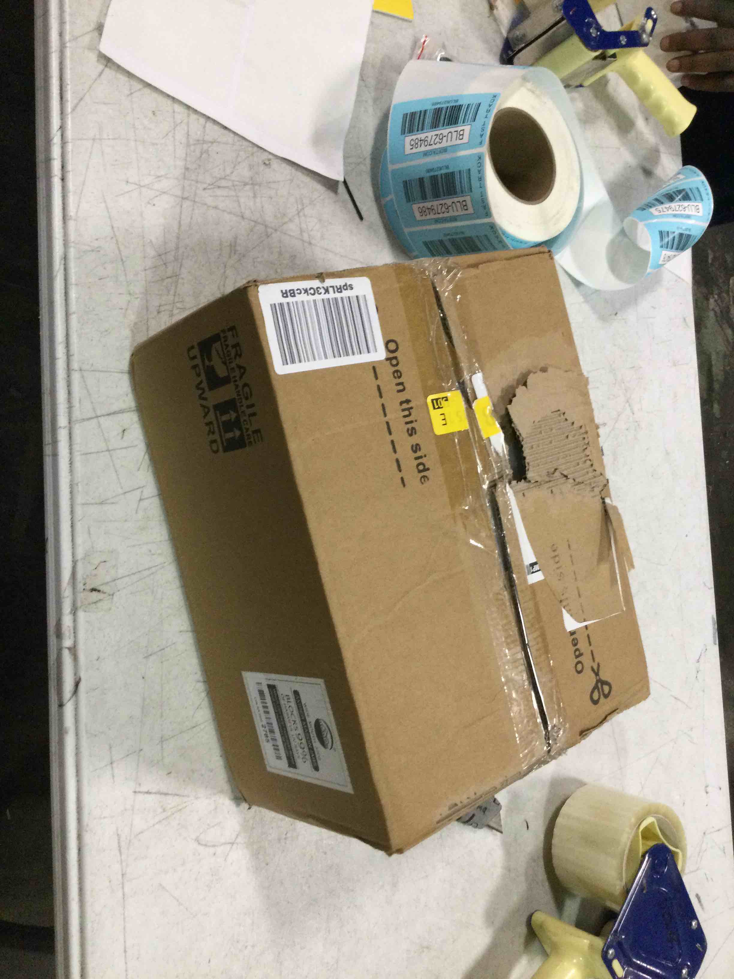 https://s3.amazonaws.com/lotting-images-prod/bidfta/BLU6279485_1712926229312.jpeg
