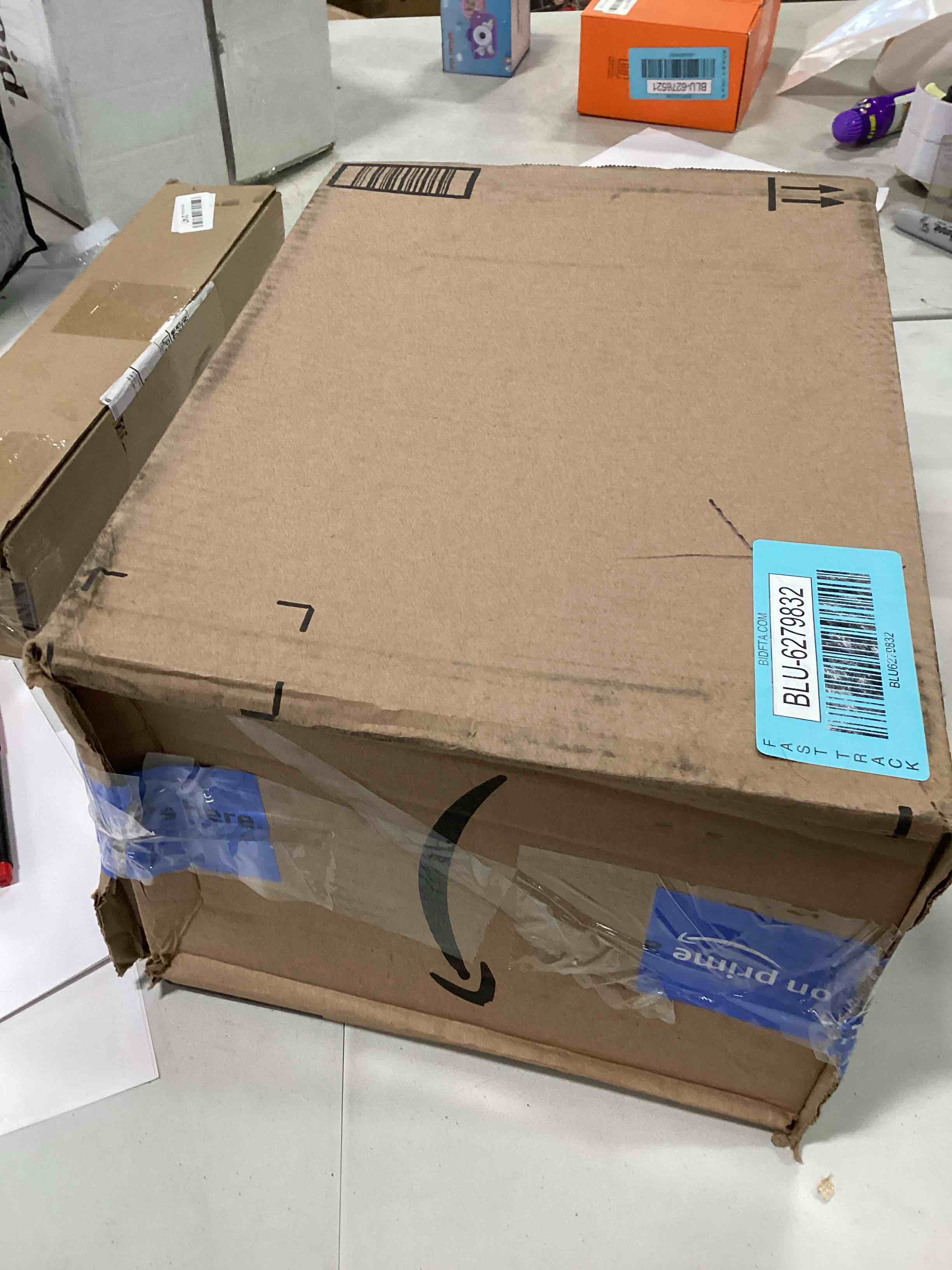 https://s3.amazonaws.com/lotting-images-prod/bidfta/BLU6279832_1713290137123.jpeg