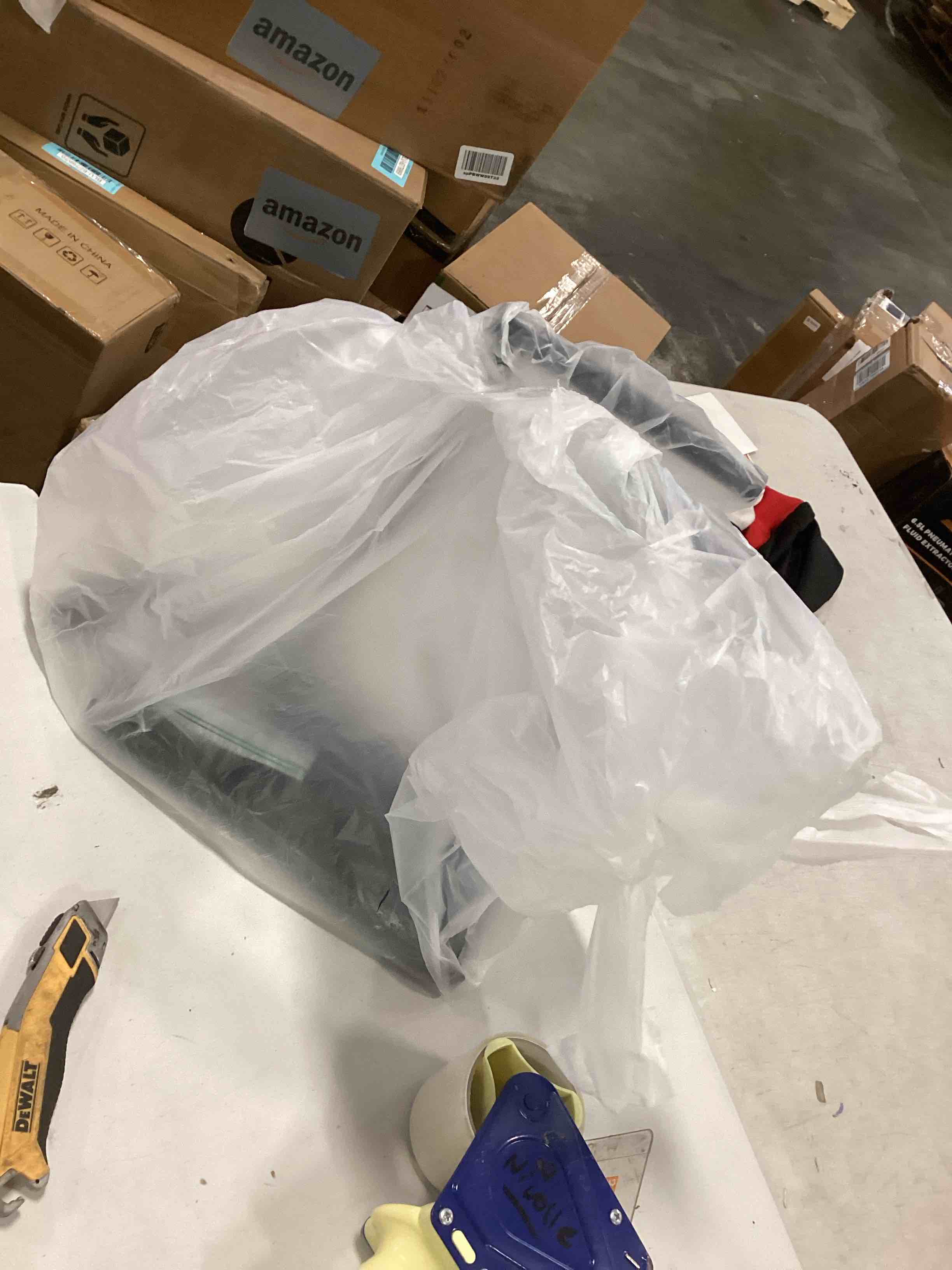 https://s3.amazonaws.com/lotting-images-prod/bidfta/BLU6279908_1713367021814.jpeg