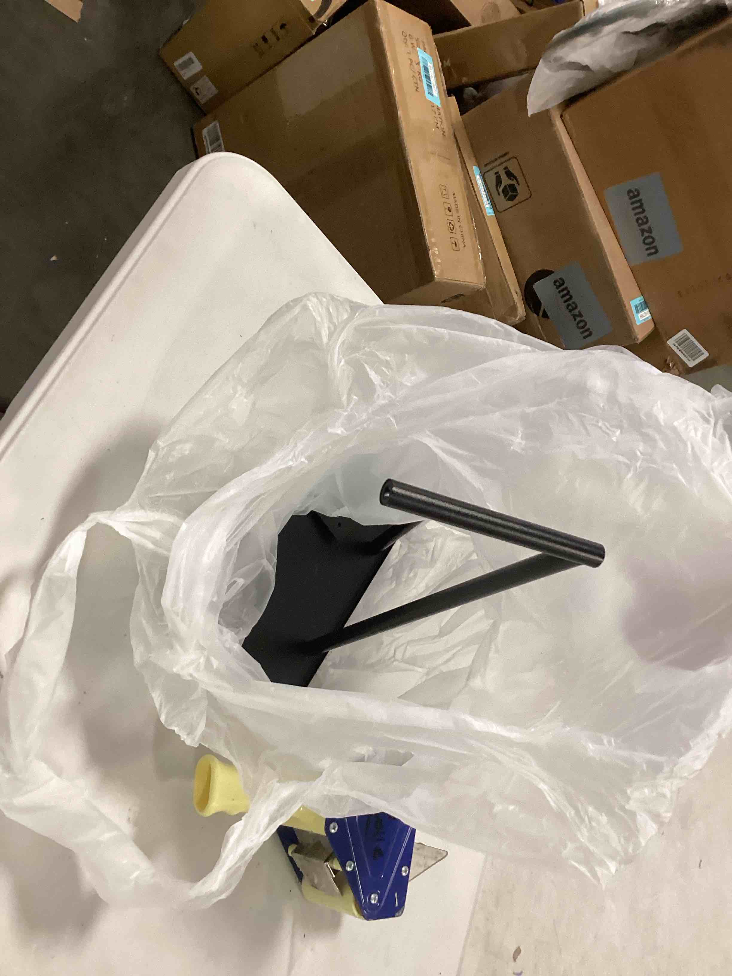 https://s3.amazonaws.com/lotting-images-prod/bidfta/BLU6279908_1713367055512.jpeg
