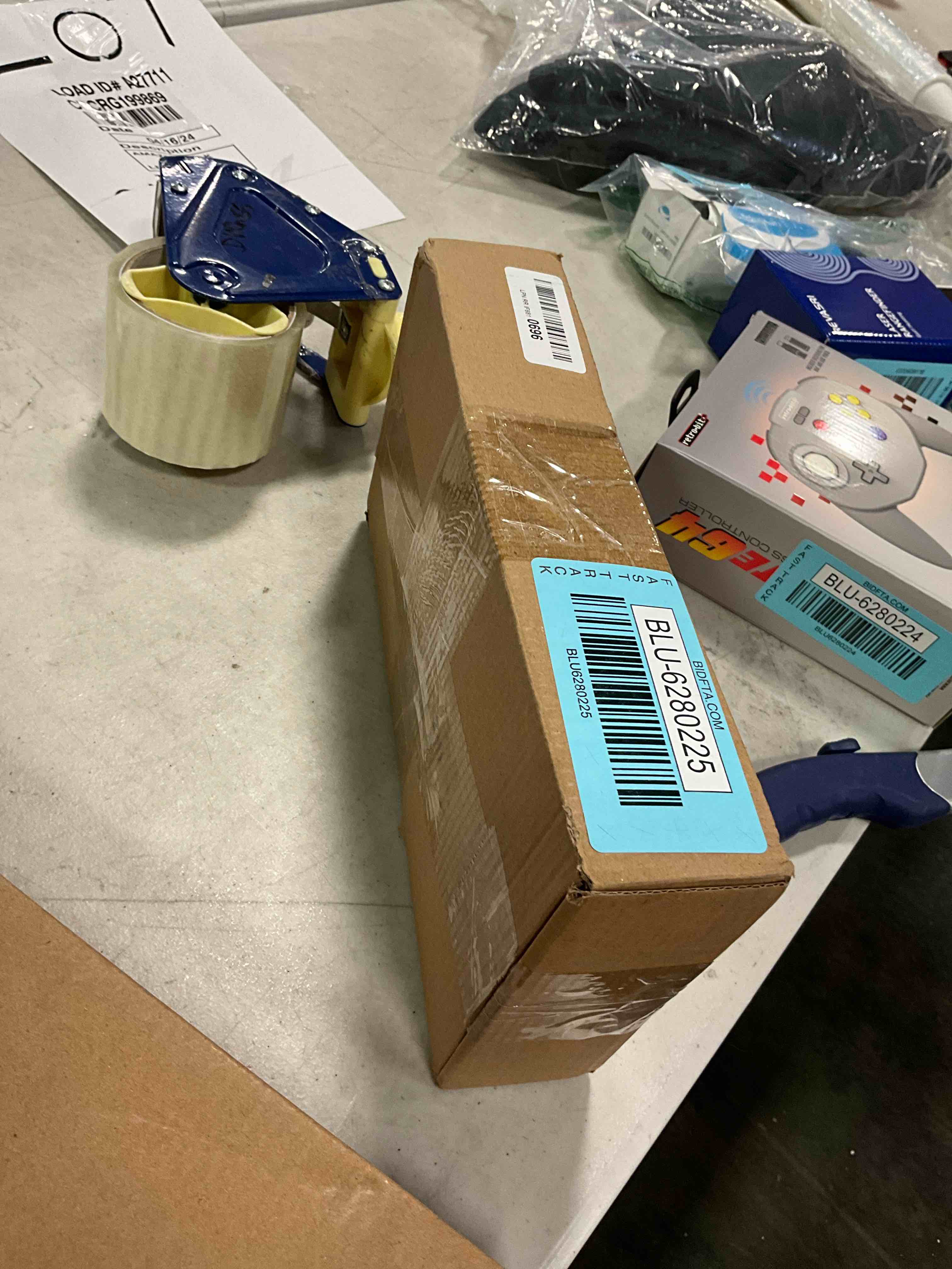 https://s3.amazonaws.com/lotting-images-prod/bidfta/BLU6280225_1713791639849.jpeg