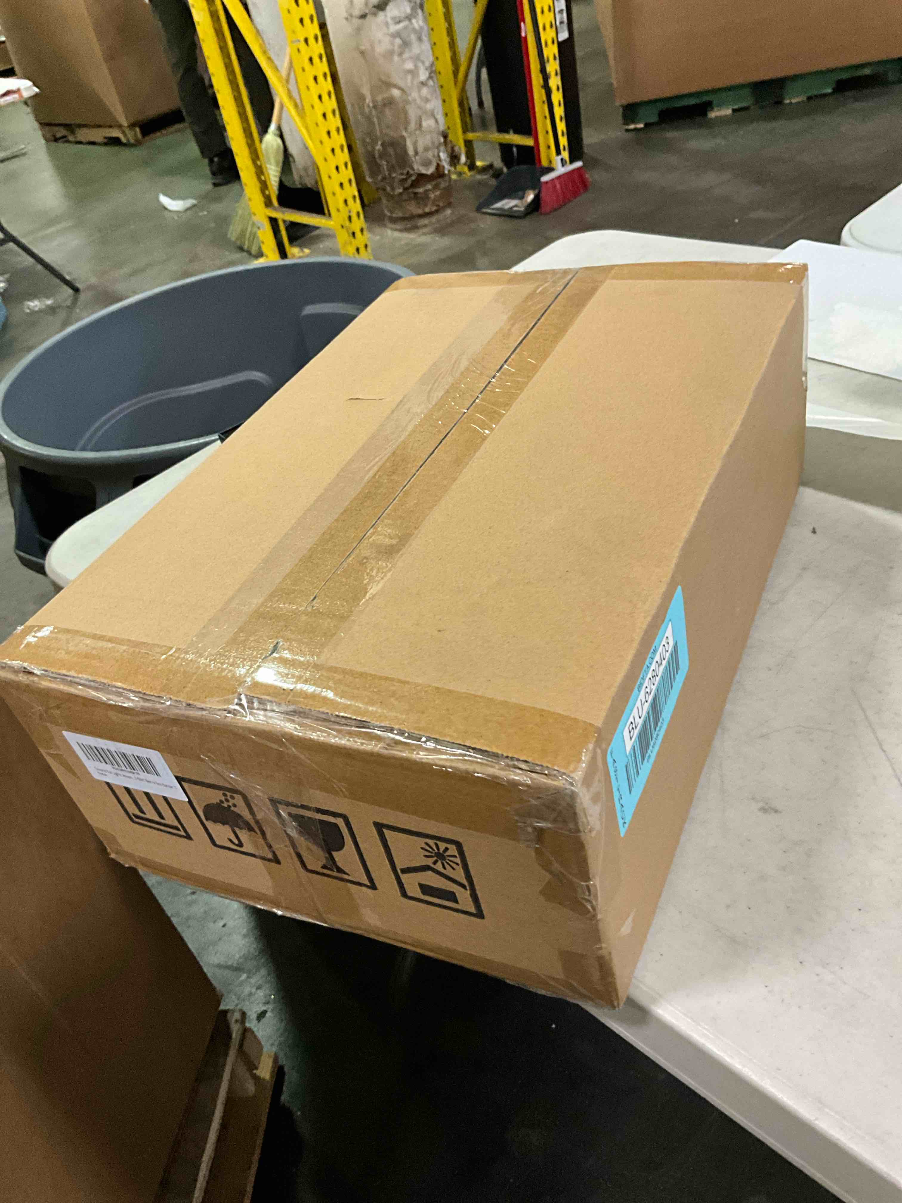 https://s3.amazonaws.com/lotting-images-prod/bidfta/BLU6280403_1713807434874.jpeg