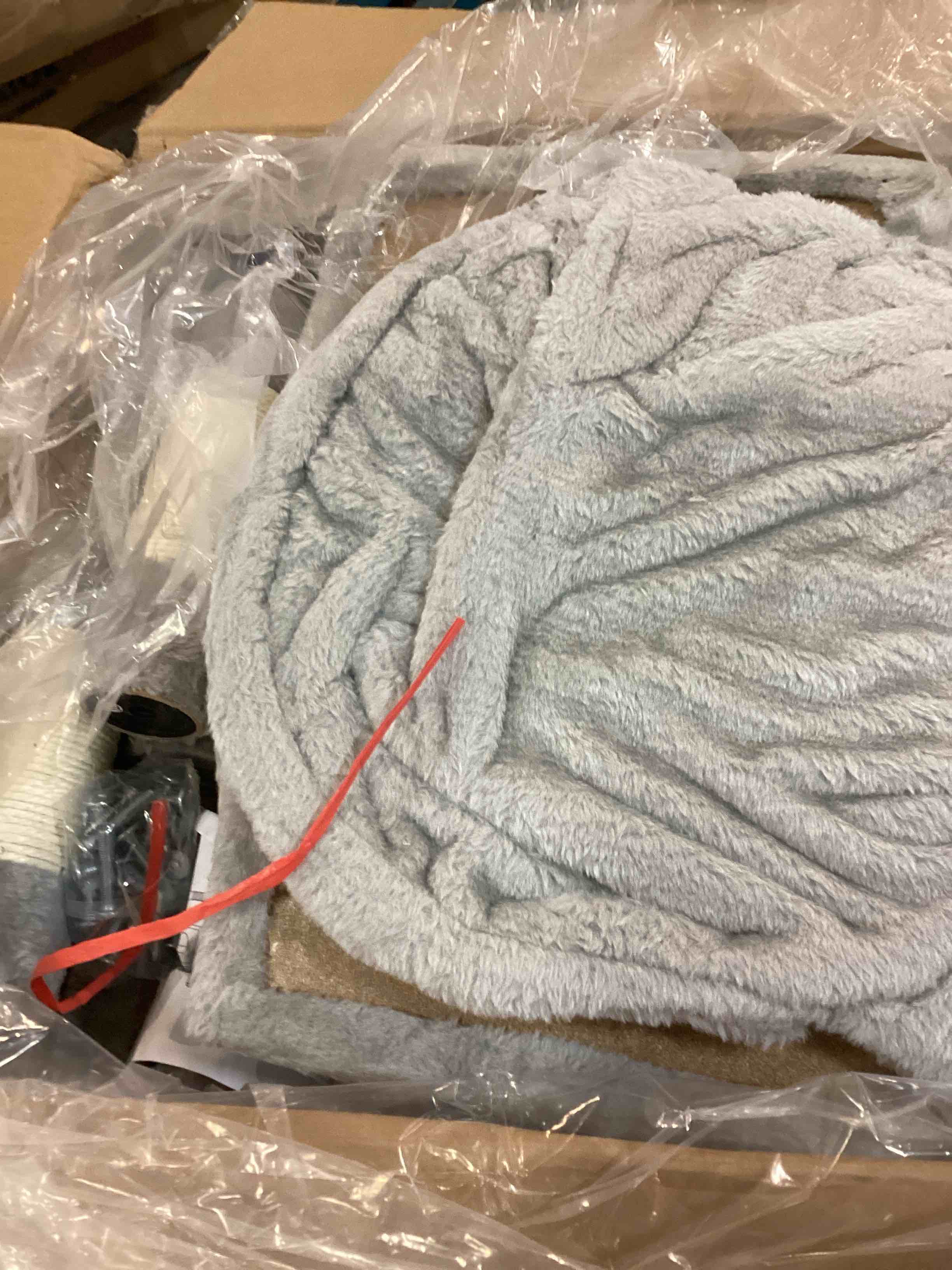 https://s3.amazonaws.com/lotting-images-prod/bidfta/BLU6281876_1714311637216.jpeg