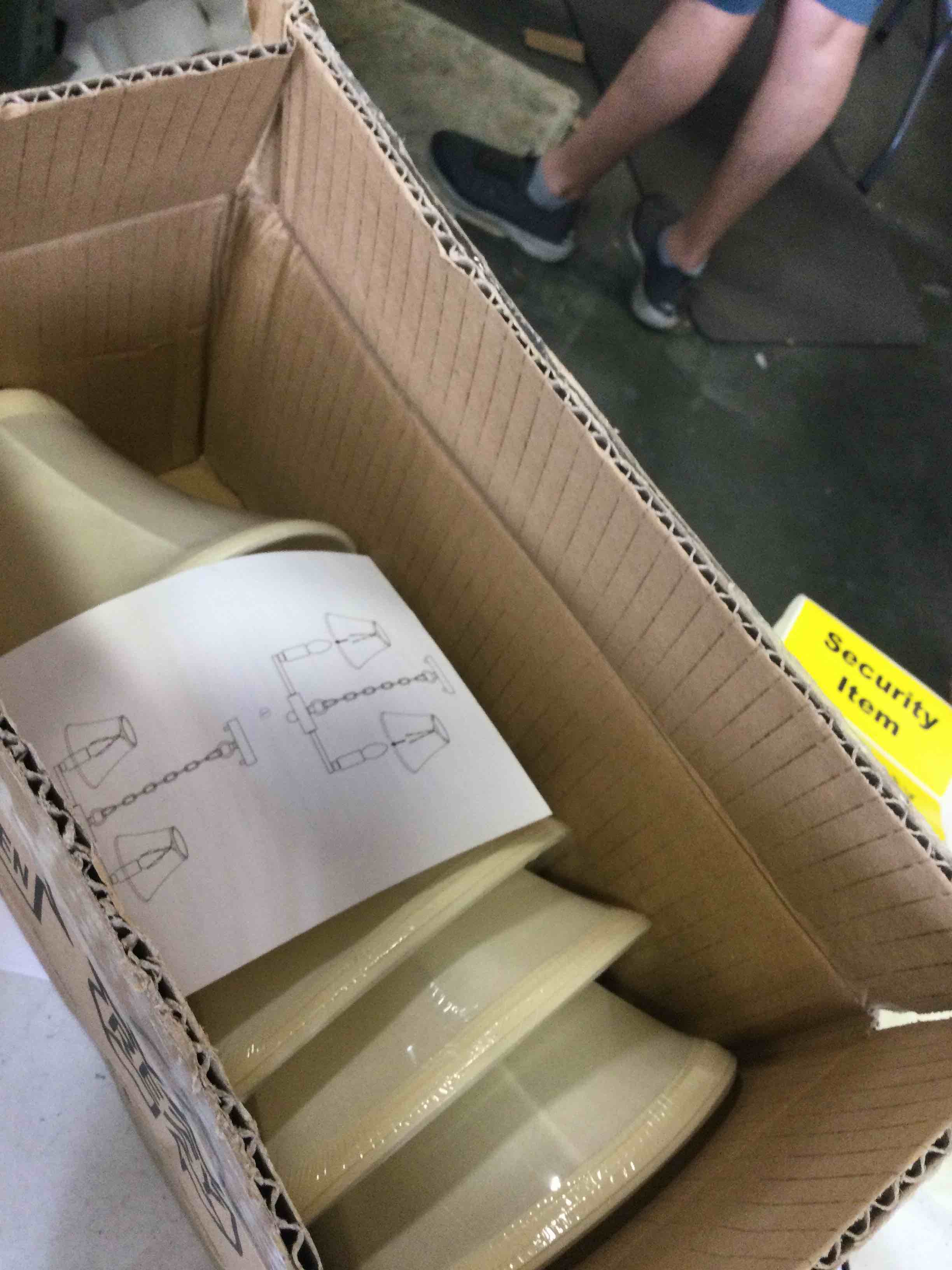 https://s3.amazonaws.com/lotting-images-prod/bidfta/BLU6283516_1712947057821.jpeg