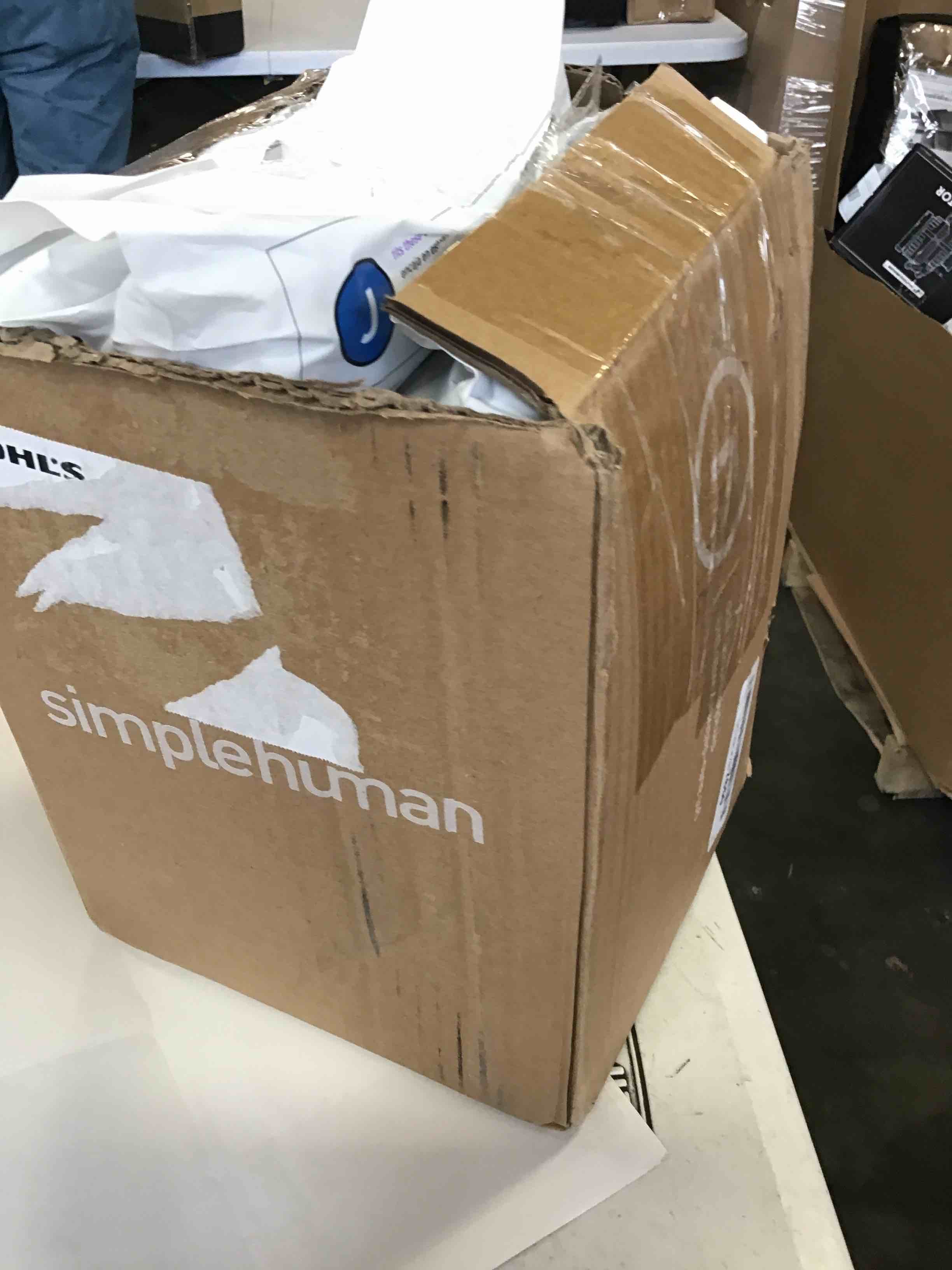 https://s3.amazonaws.com/lotting-images-prod/bidfta/BLU6283755_1713211494173.jpeg