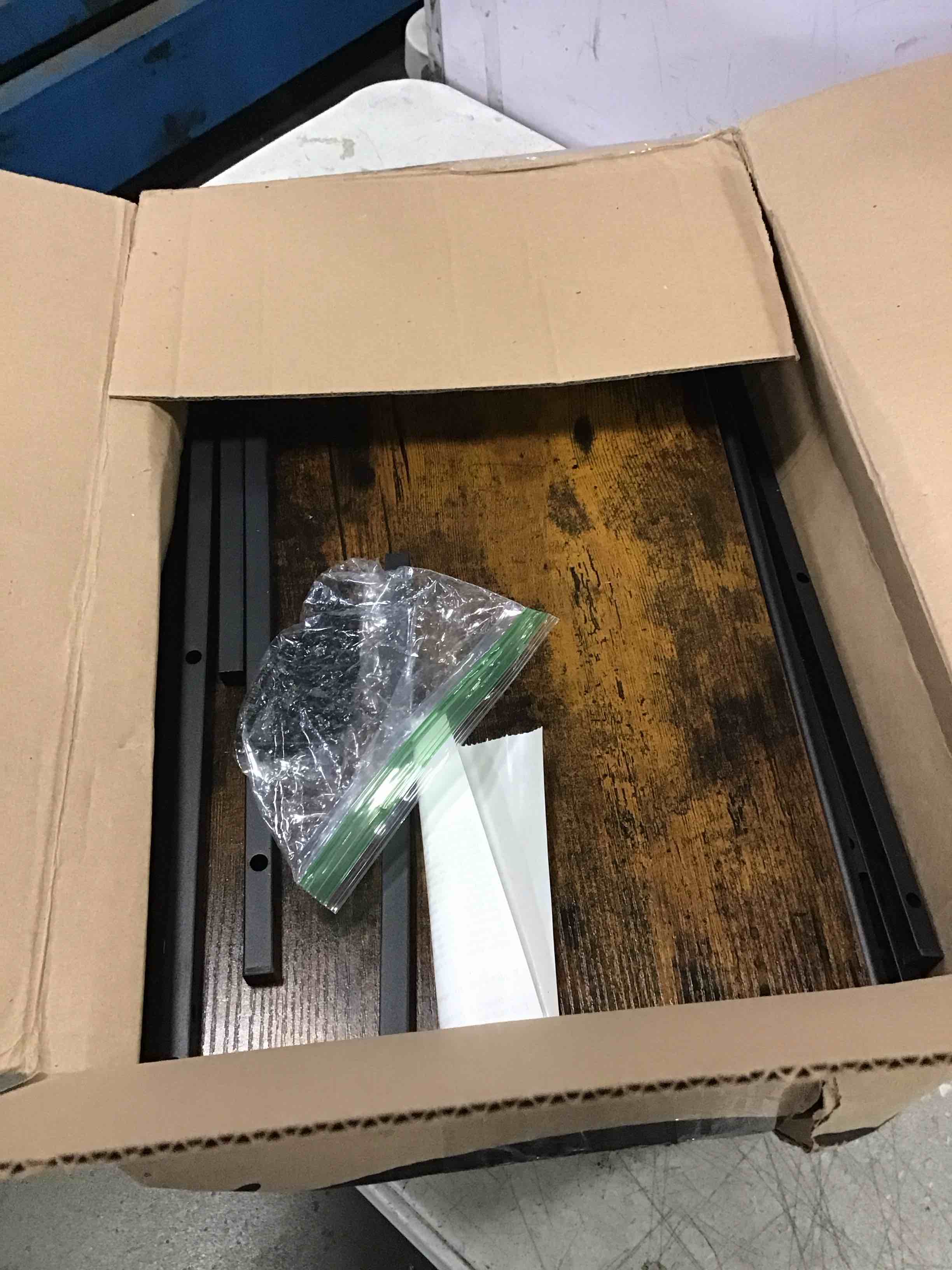 https://s3.amazonaws.com/lotting-images-prod/bidfta/BLU6284953_1714153086184.jpeg