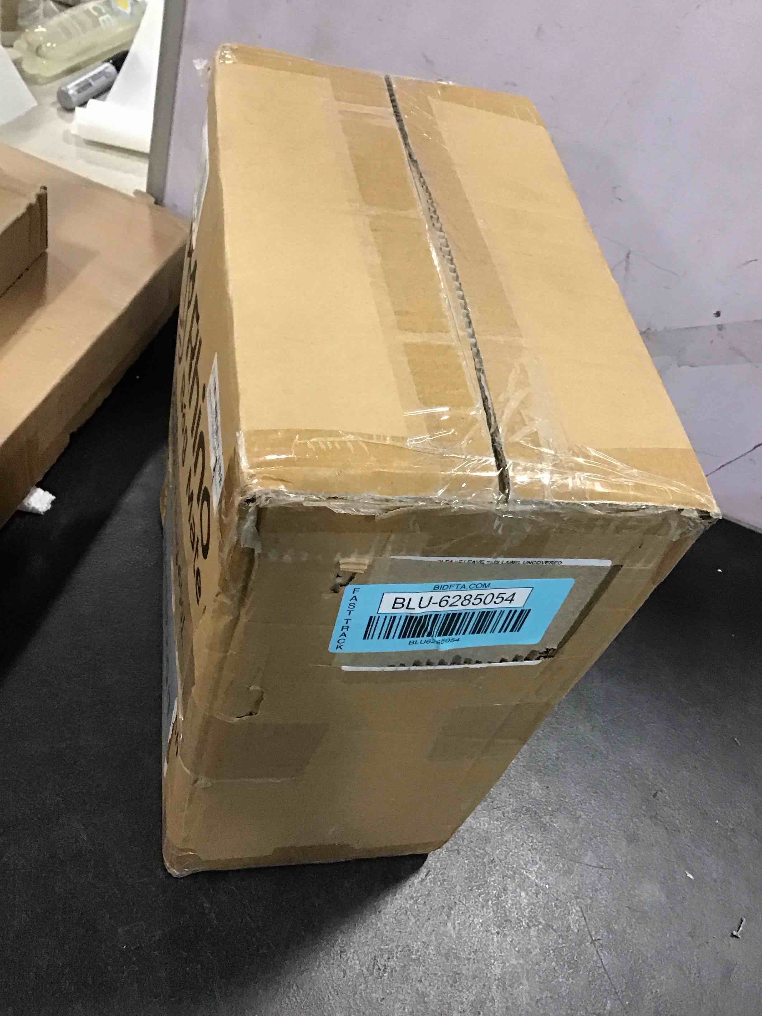https://s3.amazonaws.com/lotting-images-prod/bidfta/BLU6285054_1714395175031.jpeg