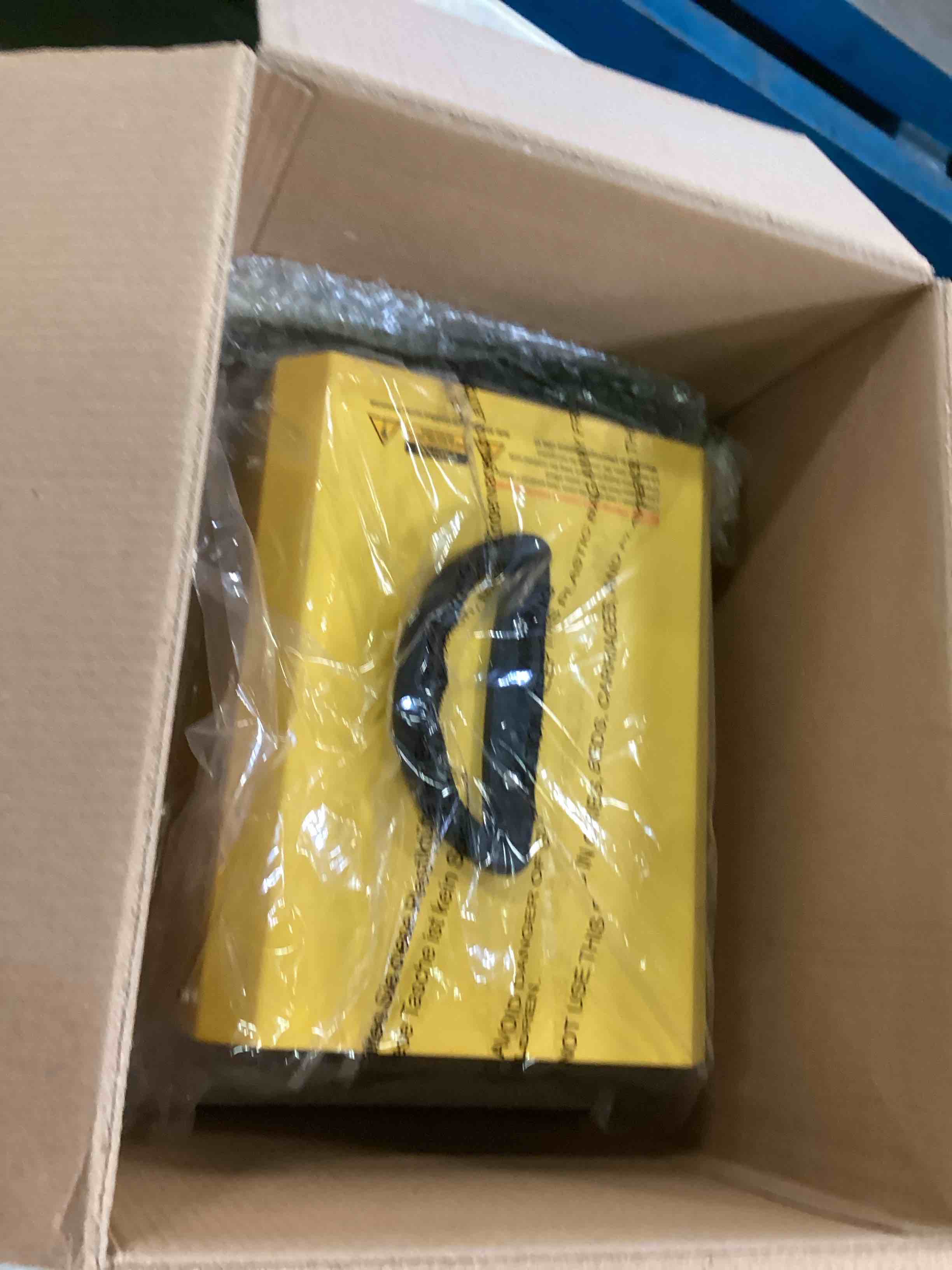 https://s3.amazonaws.com/lotting-images-prod/bidfta/BLU6285966_1713802988583.jpeg
