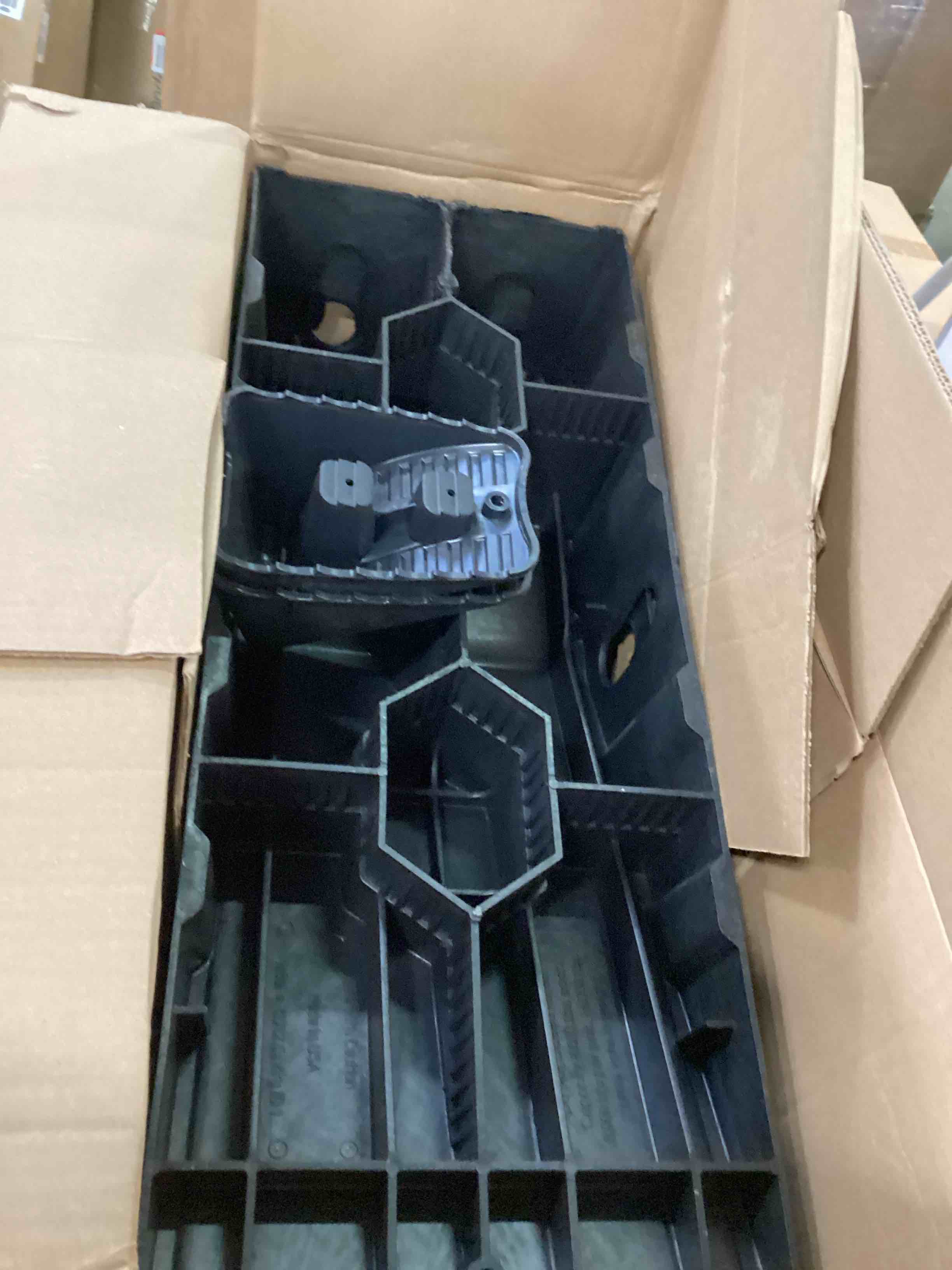 https://s3.amazonaws.com/lotting-images-prod/bidfta/BLU6286059_1713875428402.jpeg