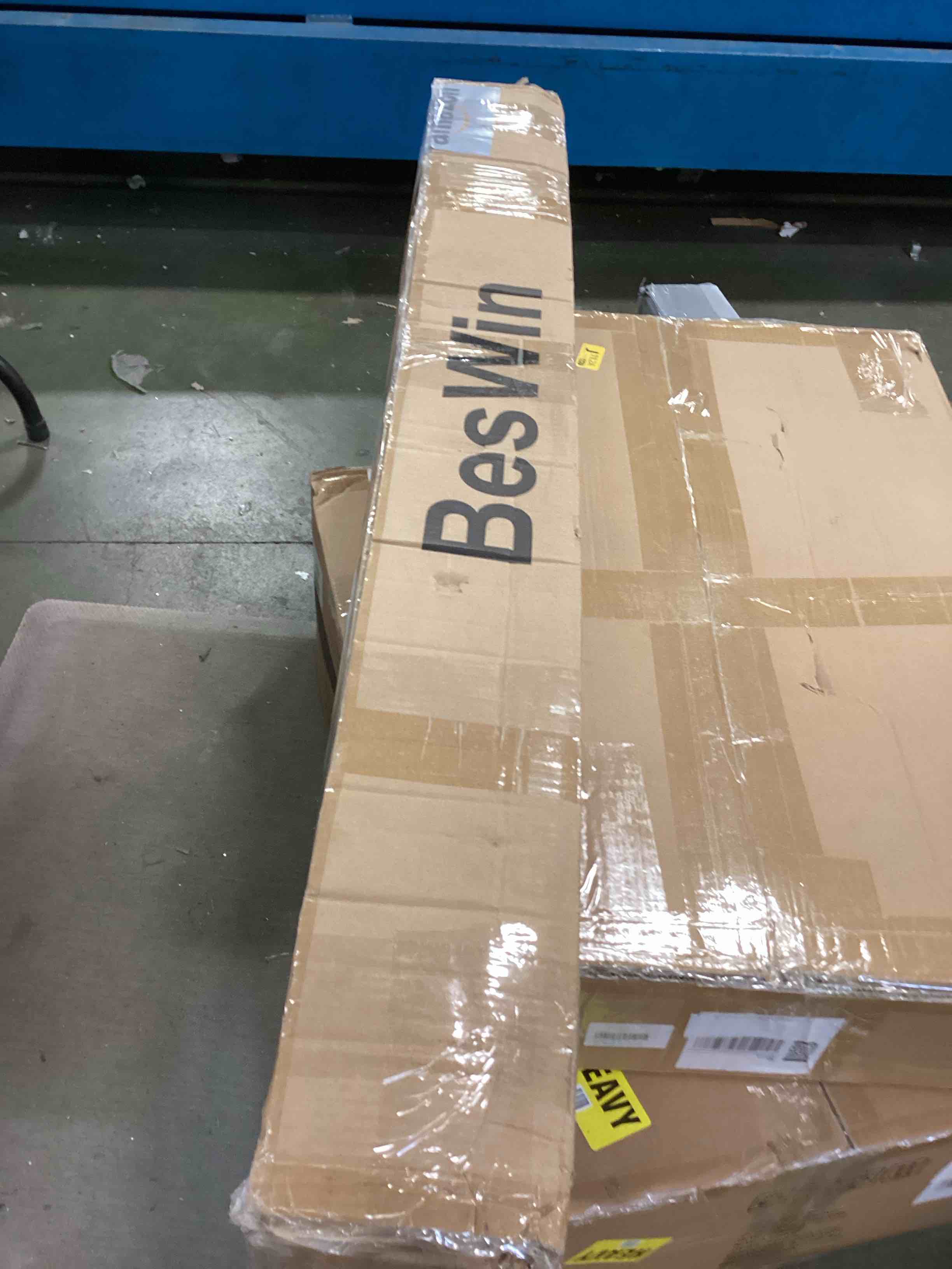 https://s3.amazonaws.com/lotting-images-prod/bidfta/BLU6286083_1713878872032.jpeg