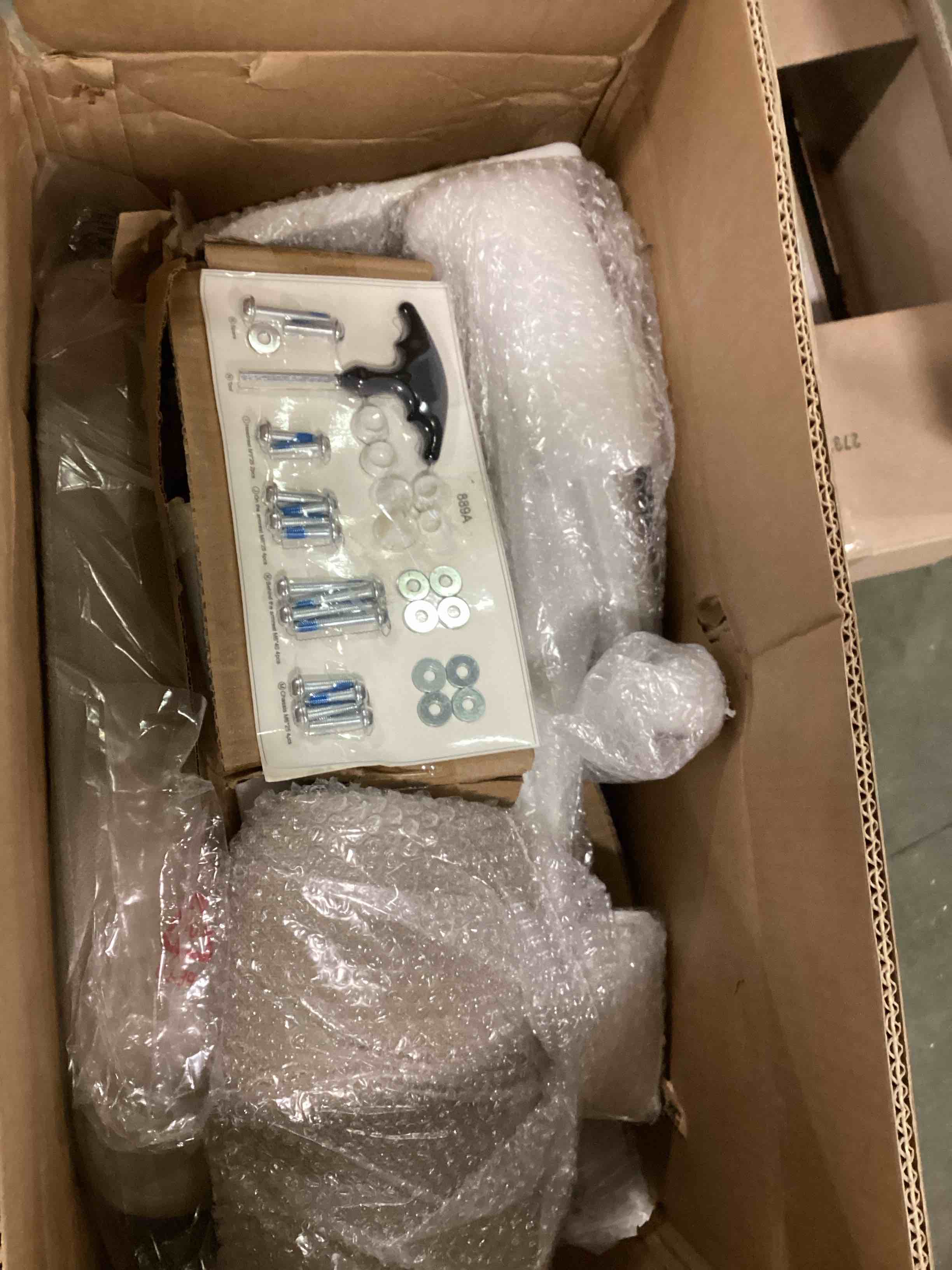 https://s3.amazonaws.com/lotting-images-prod/bidfta/BLU6286251_1713956643819.jpeg
