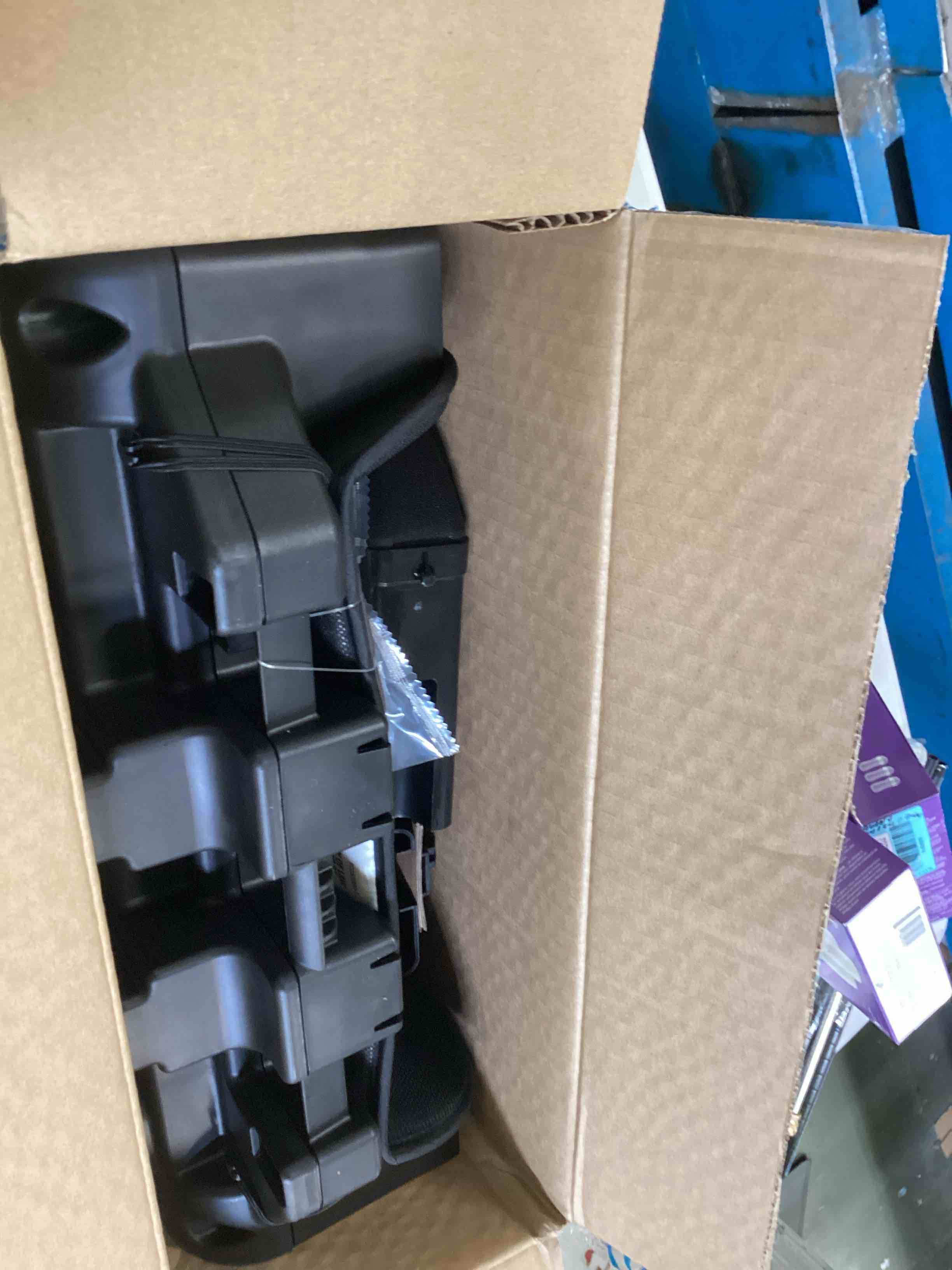https://s3.amazonaws.com/lotting-images-prod/bidfta/BLU6286453_1713984277813.jpeg