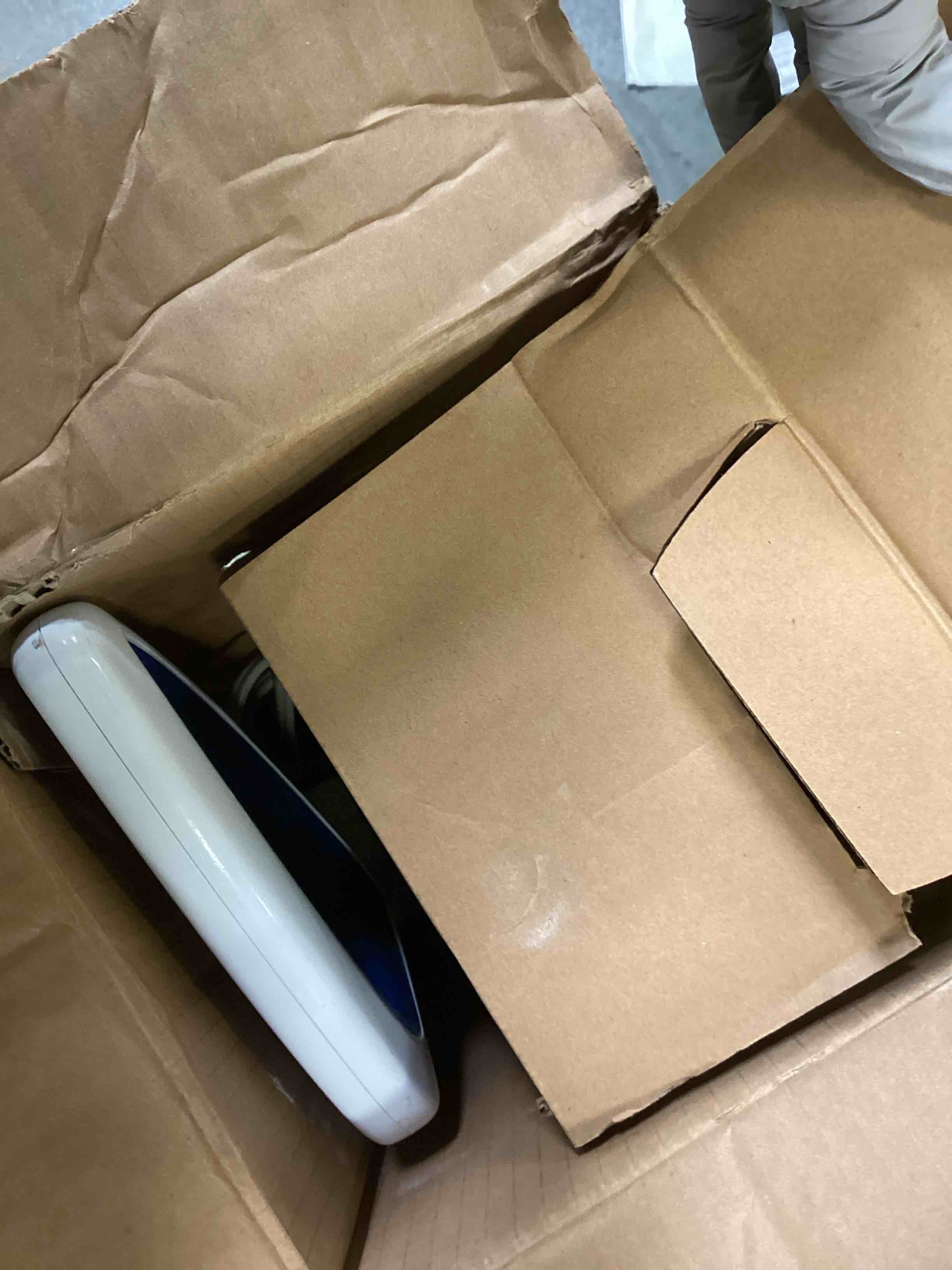 https://s3.amazonaws.com/lotting-images-prod/bidfta/BLU6286643_1714065696754.jpeg