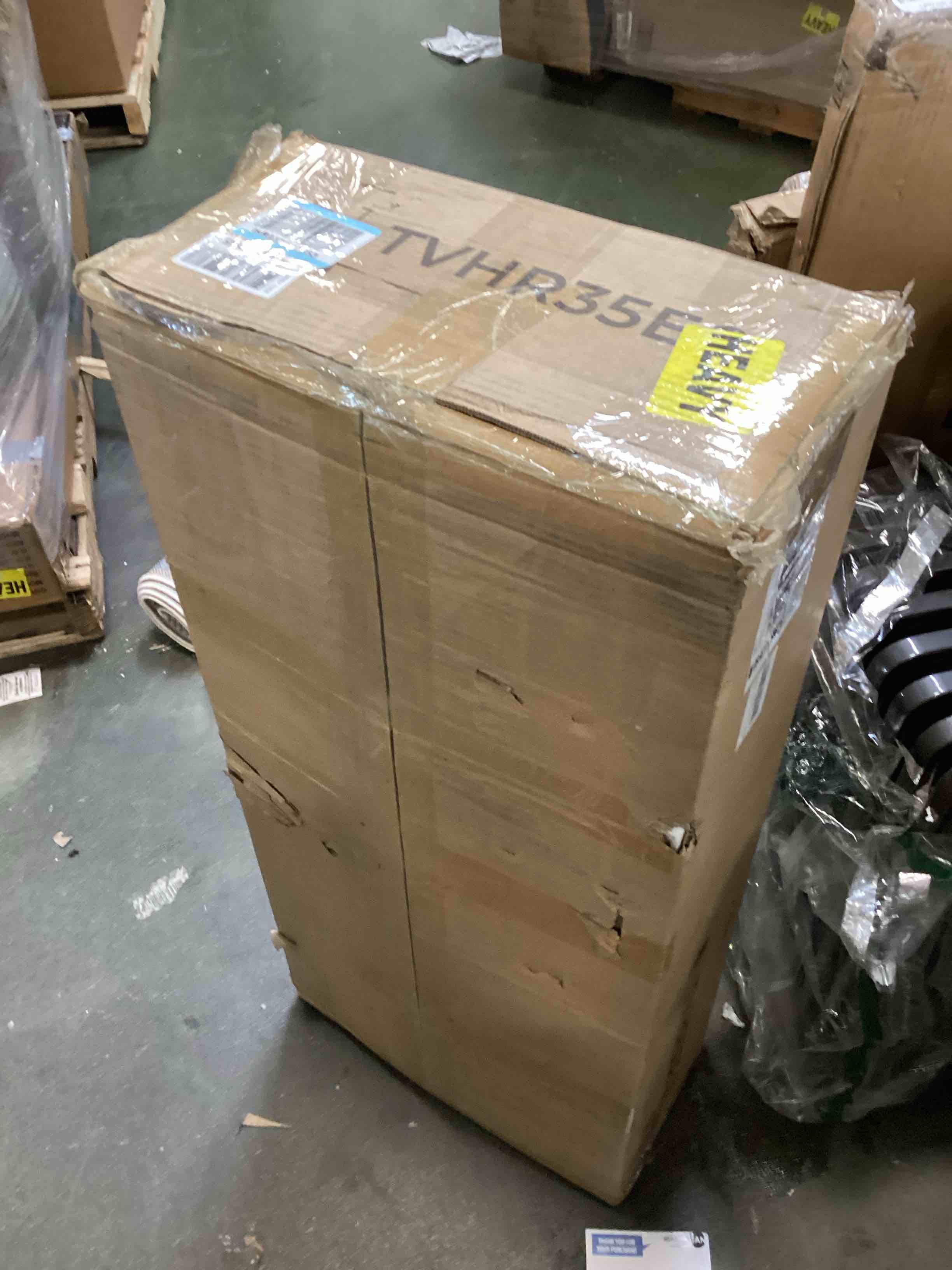 https://s3.amazonaws.com/lotting-images-prod/bidfta/BLU6286813_1714139568210.jpeg