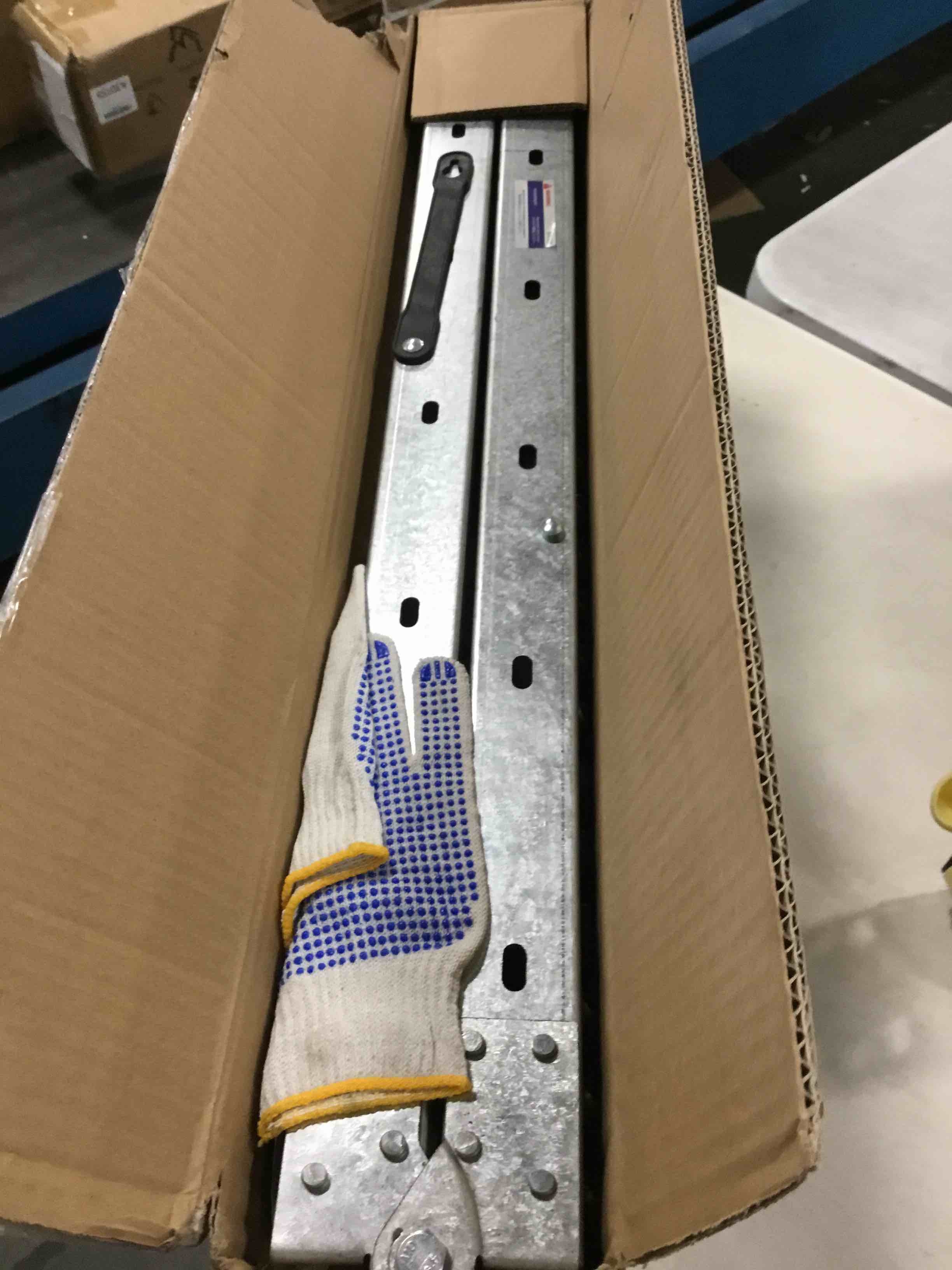 https://s3.amazonaws.com/lotting-images-prod/bidfta/BLU6287117_1713532274607.jpeg