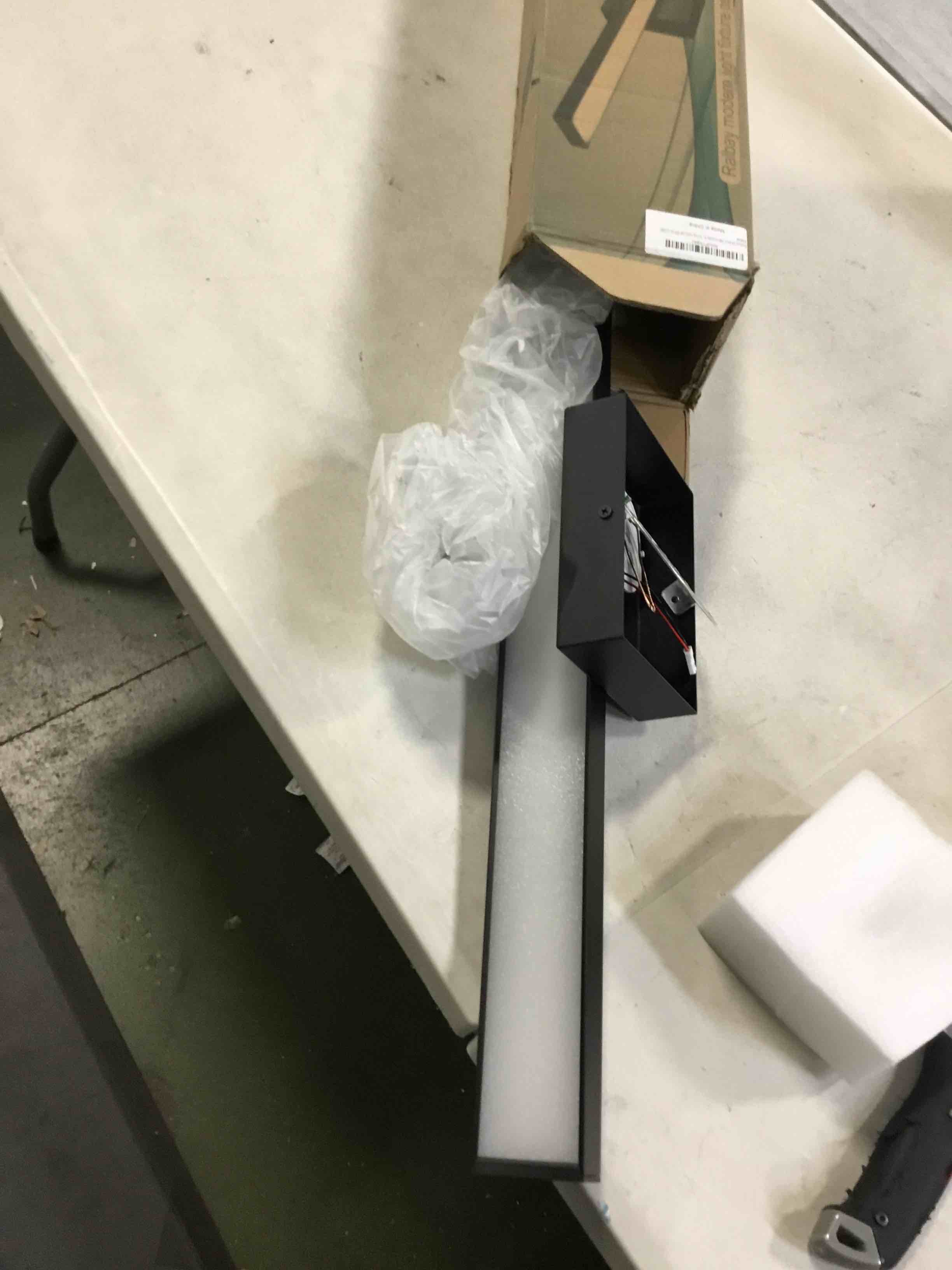 https://s3.amazonaws.com/lotting-images-prod/bidfta/BLU6287247_1713548134150.jpeg