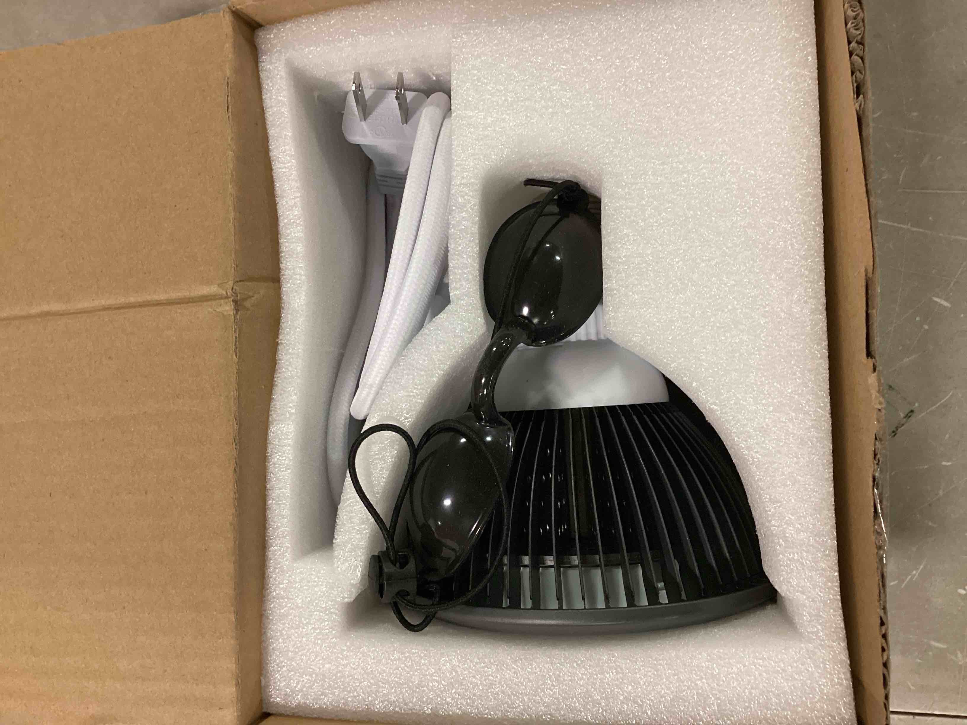 https://s3.amazonaws.com/lotting-images-prod/bidfta/BLU6289296_1714065238938.jpeg