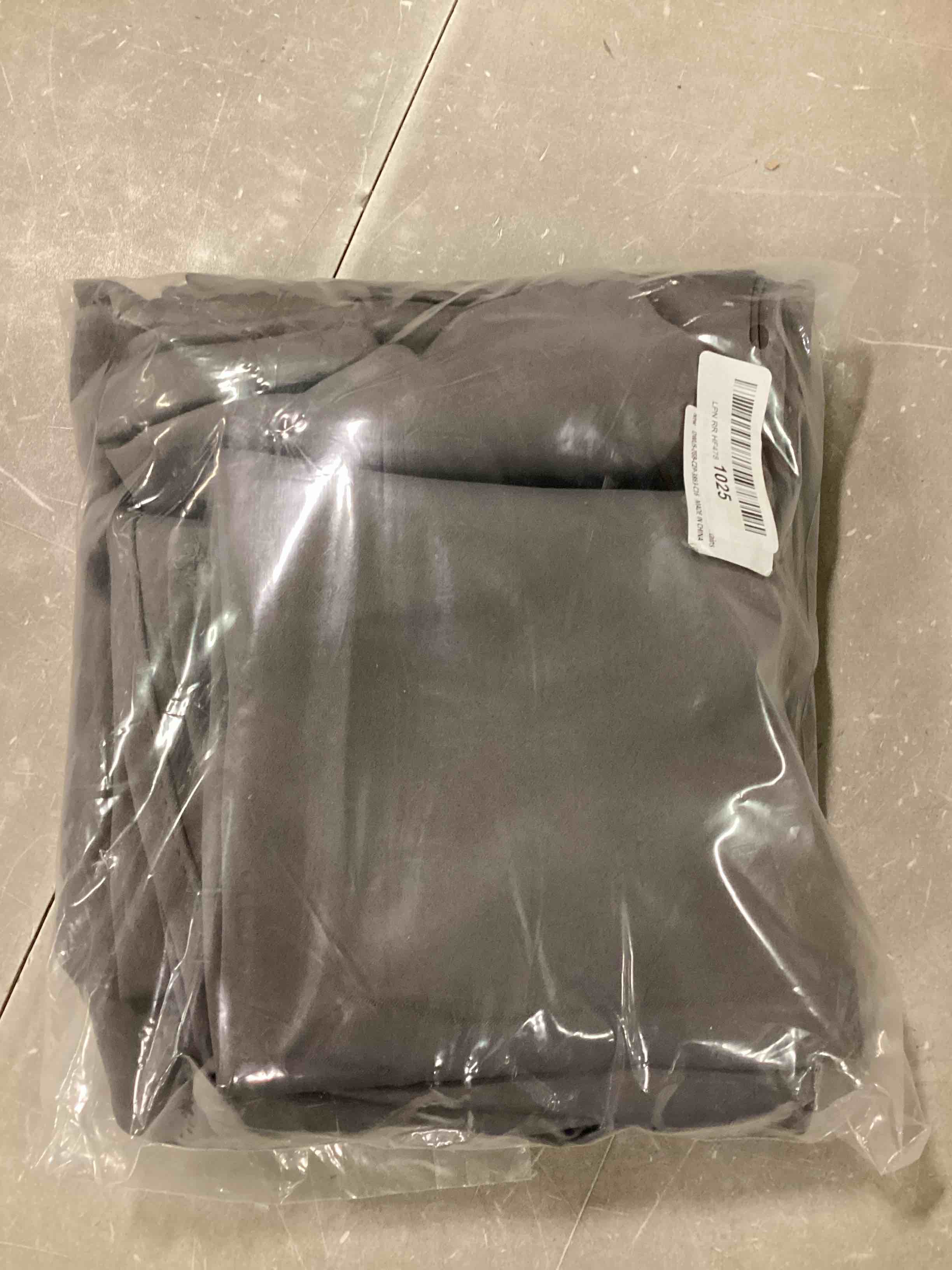 https://s3.amazonaws.com/lotting-images-prod/bidfta/BLU6289338_1714069979007.jpeg