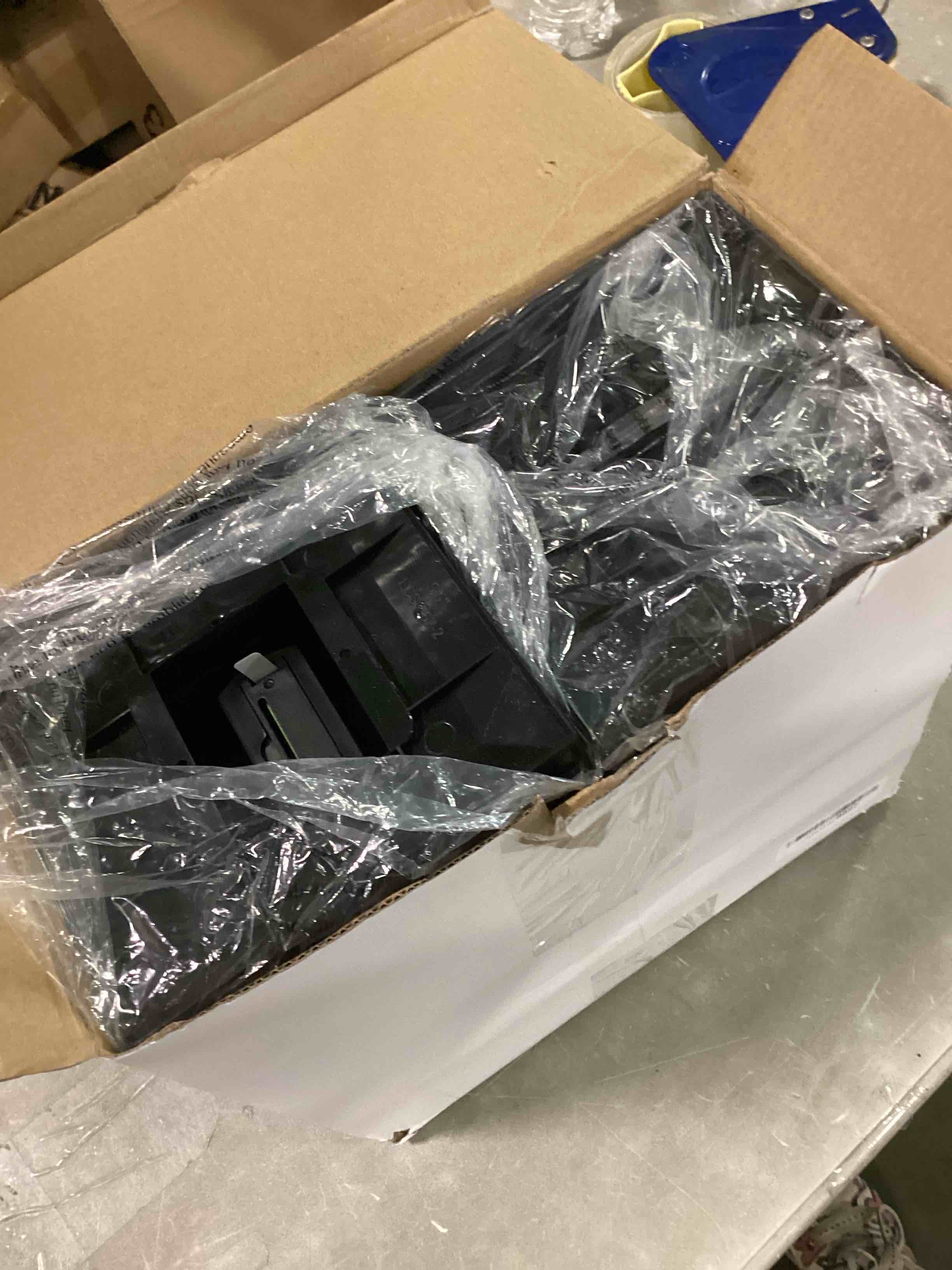 https://s3.amazonaws.com/lotting-images-prod/bidfta/BLU6289544_1714145481300.jpeg