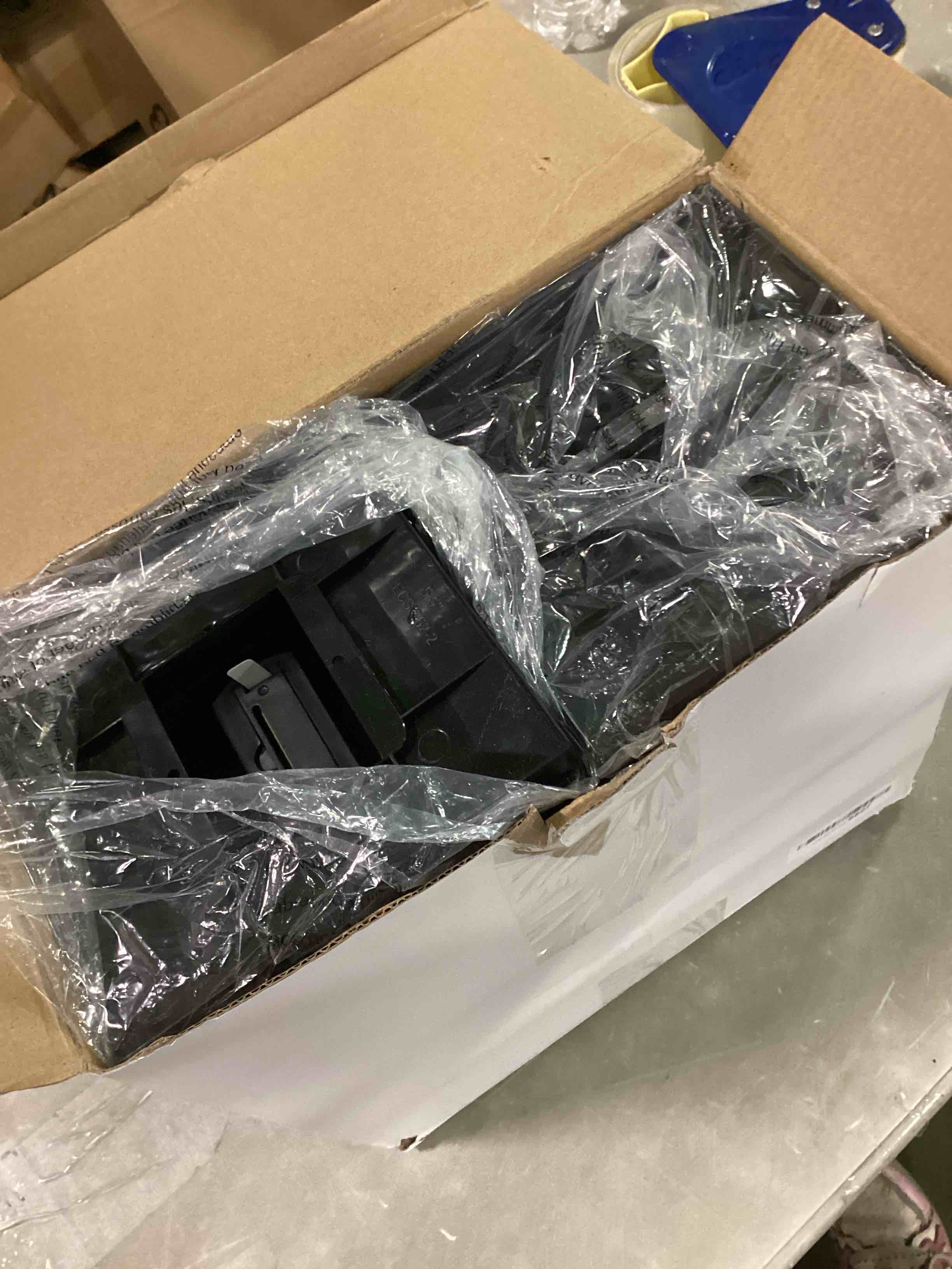 https://s3.amazonaws.com/lotting-images-prod/bidfta/BLU6289544_1714145482555.jpeg
