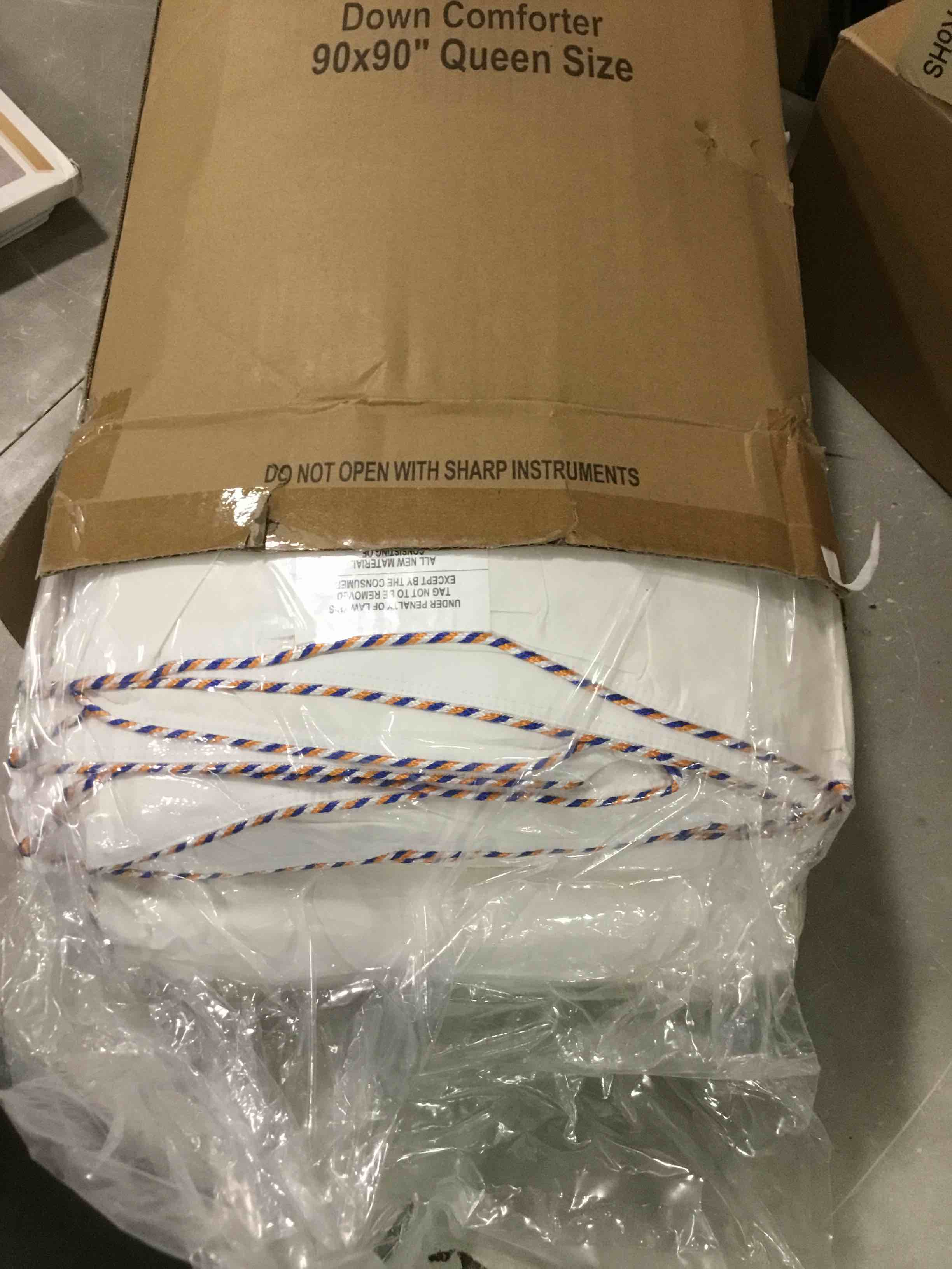 https://s3.amazonaws.com/lotting-images-prod/bidfta/BLU6289655_1714415003819.jpeg