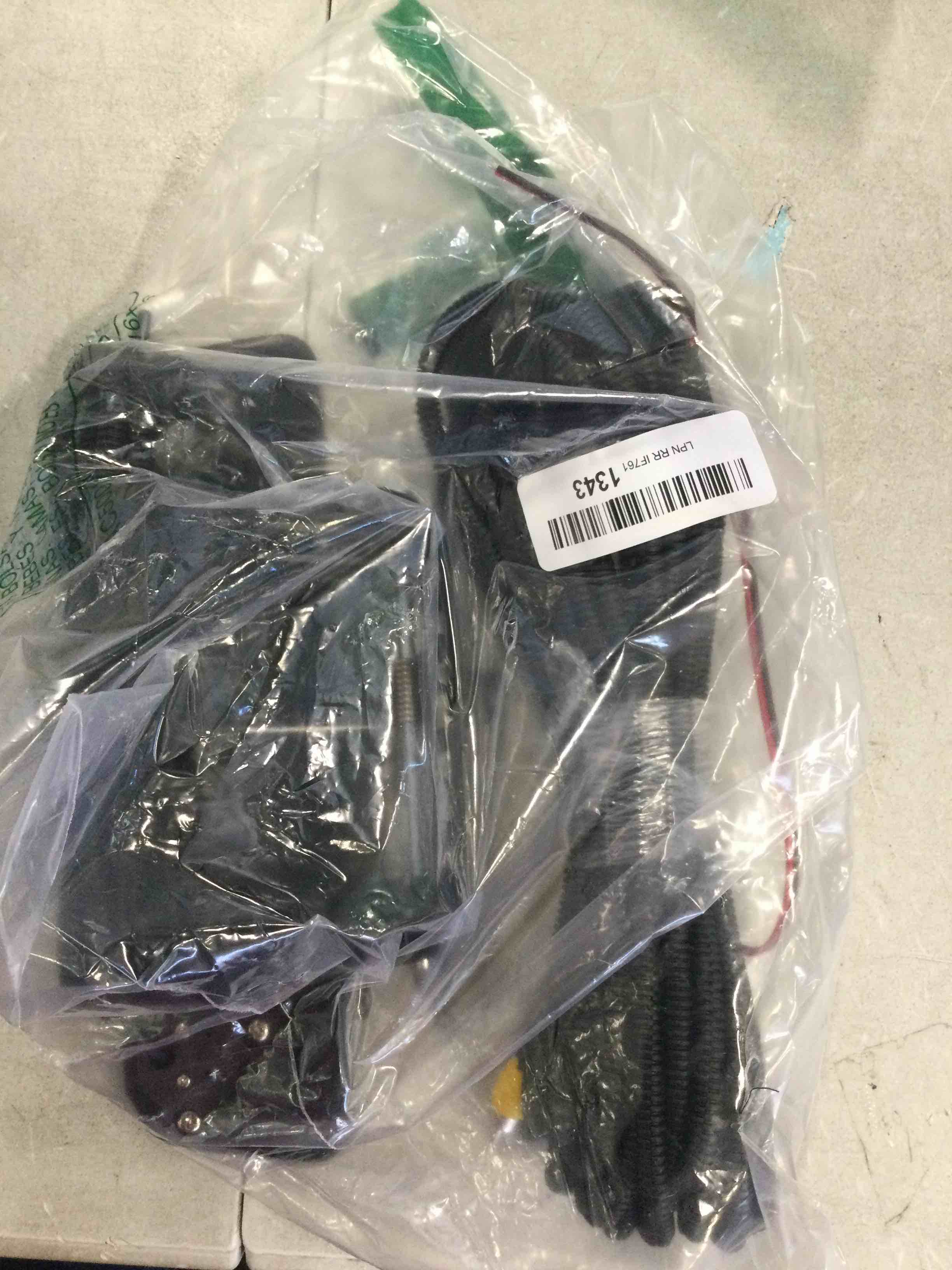 https://s3.amazonaws.com/lotting-images-prod/bidfta/BLU6290575_1713445992420.jpeg