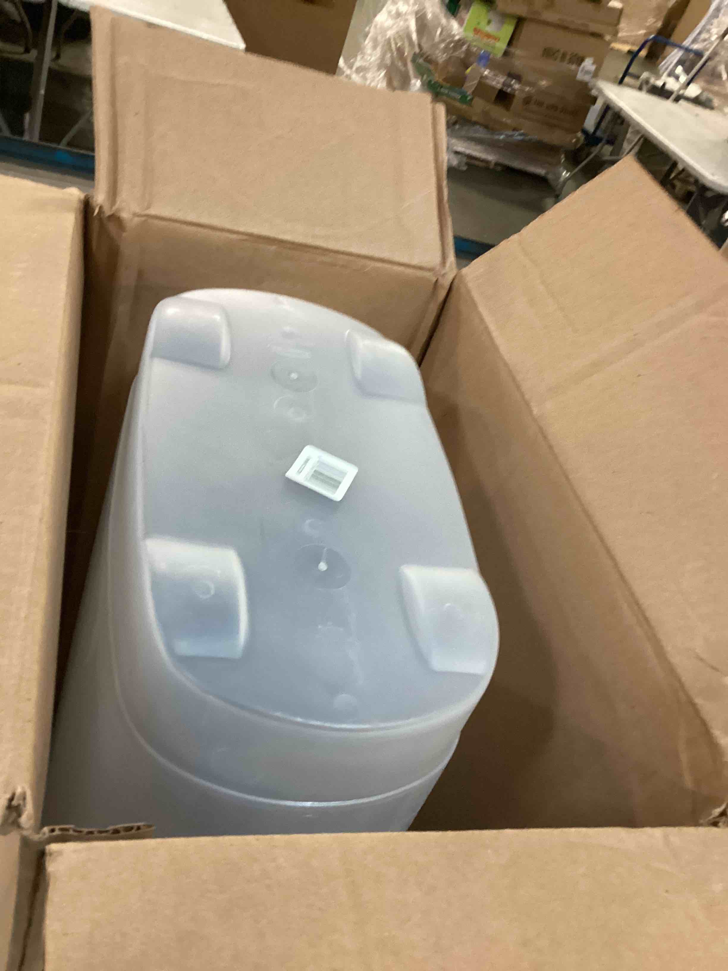 https://s3.amazonaws.com/lotting-images-prod/bidfta/BLU6291961_1713526789653.jpeg