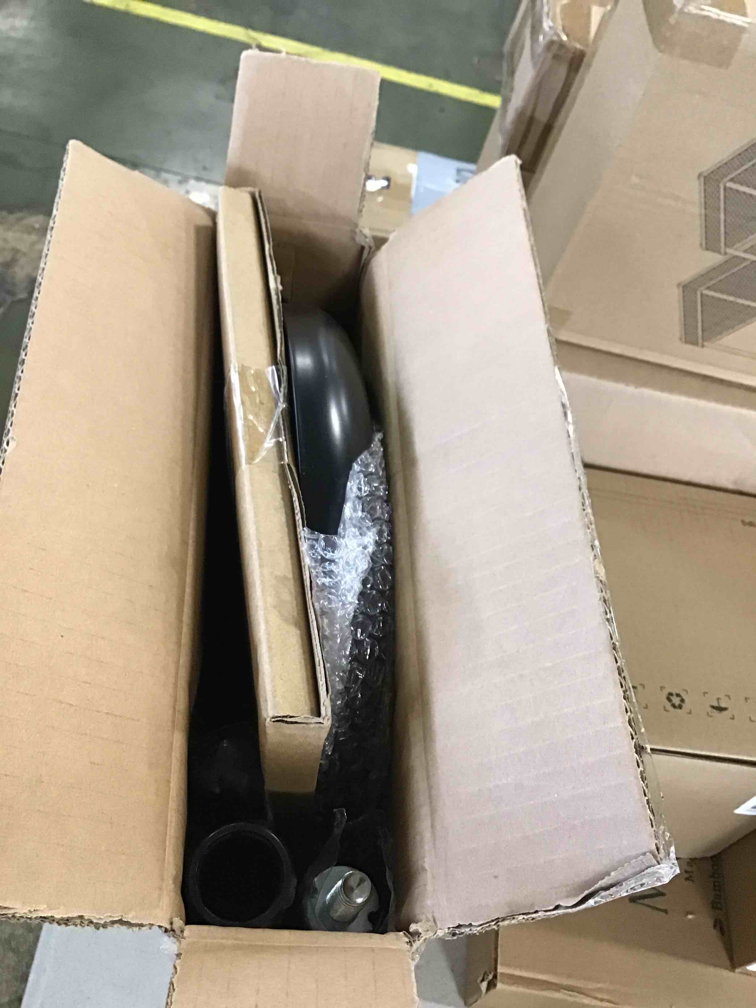 https://s3.amazonaws.com/lotting-images-prod/bidfta/BLU6295020_1715008550074.jpeg