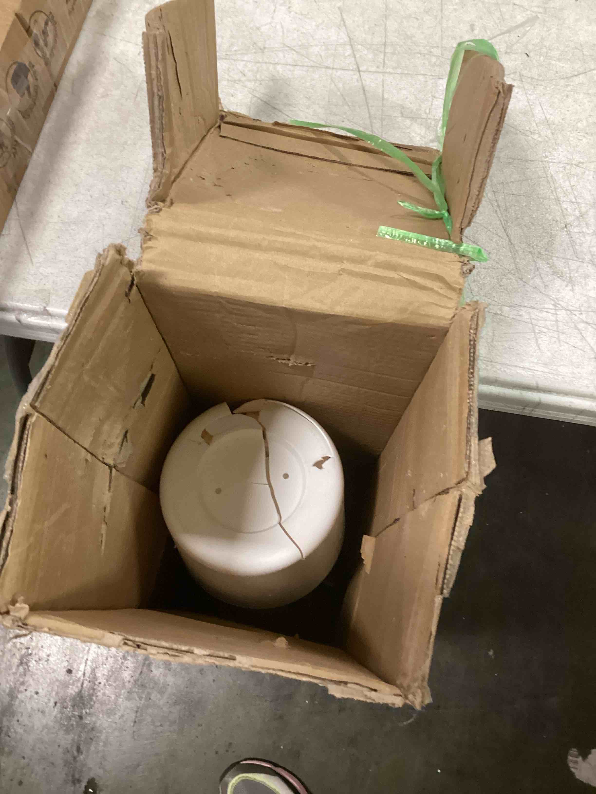 https://s3.amazonaws.com/lotting-images-prod/bidfta/BLU6296007_1712600913266.jpeg