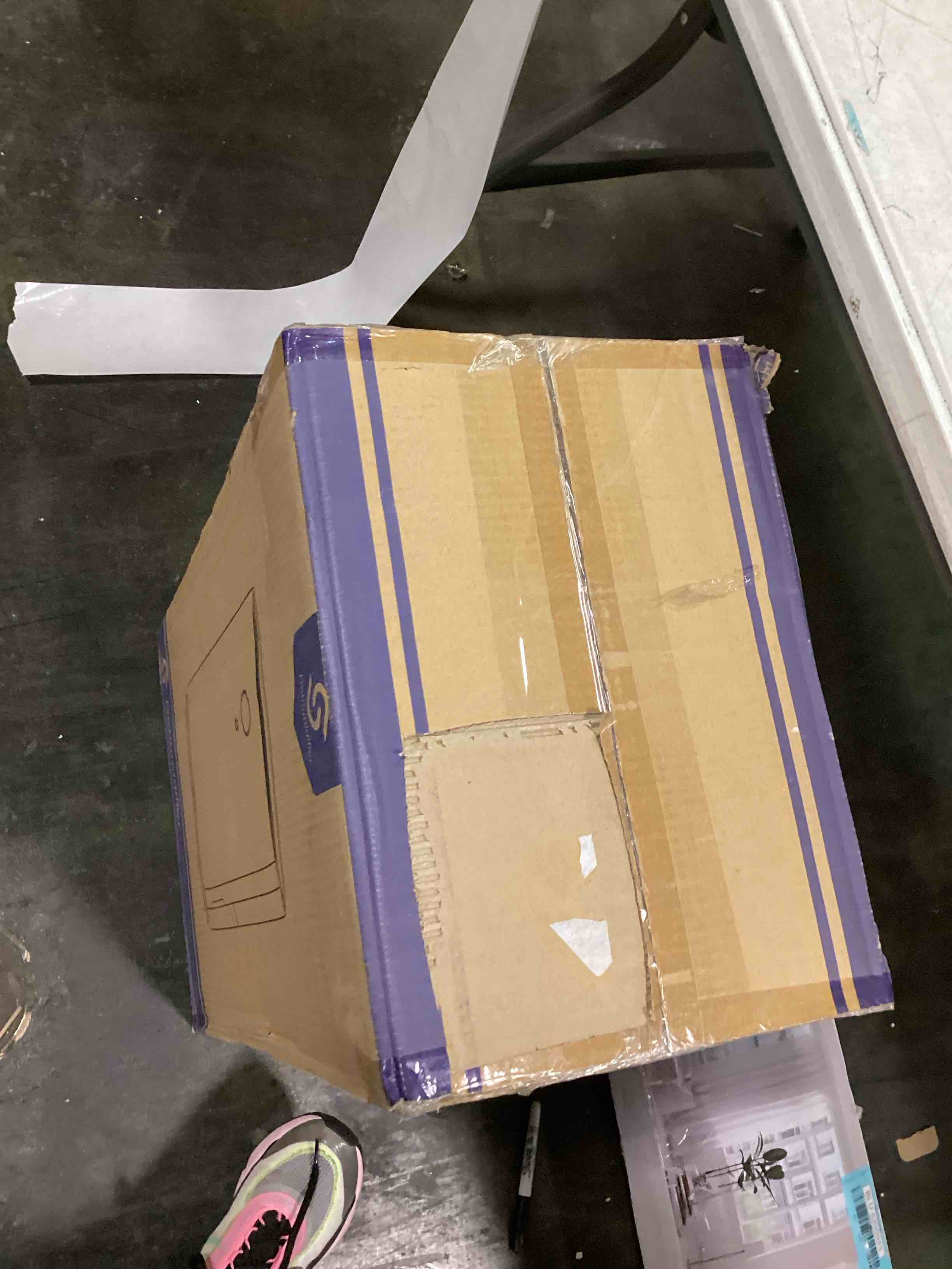 https://s3.amazonaws.com/lotting-images-prod/bidfta/BLU6296025_1712604679166.jpeg