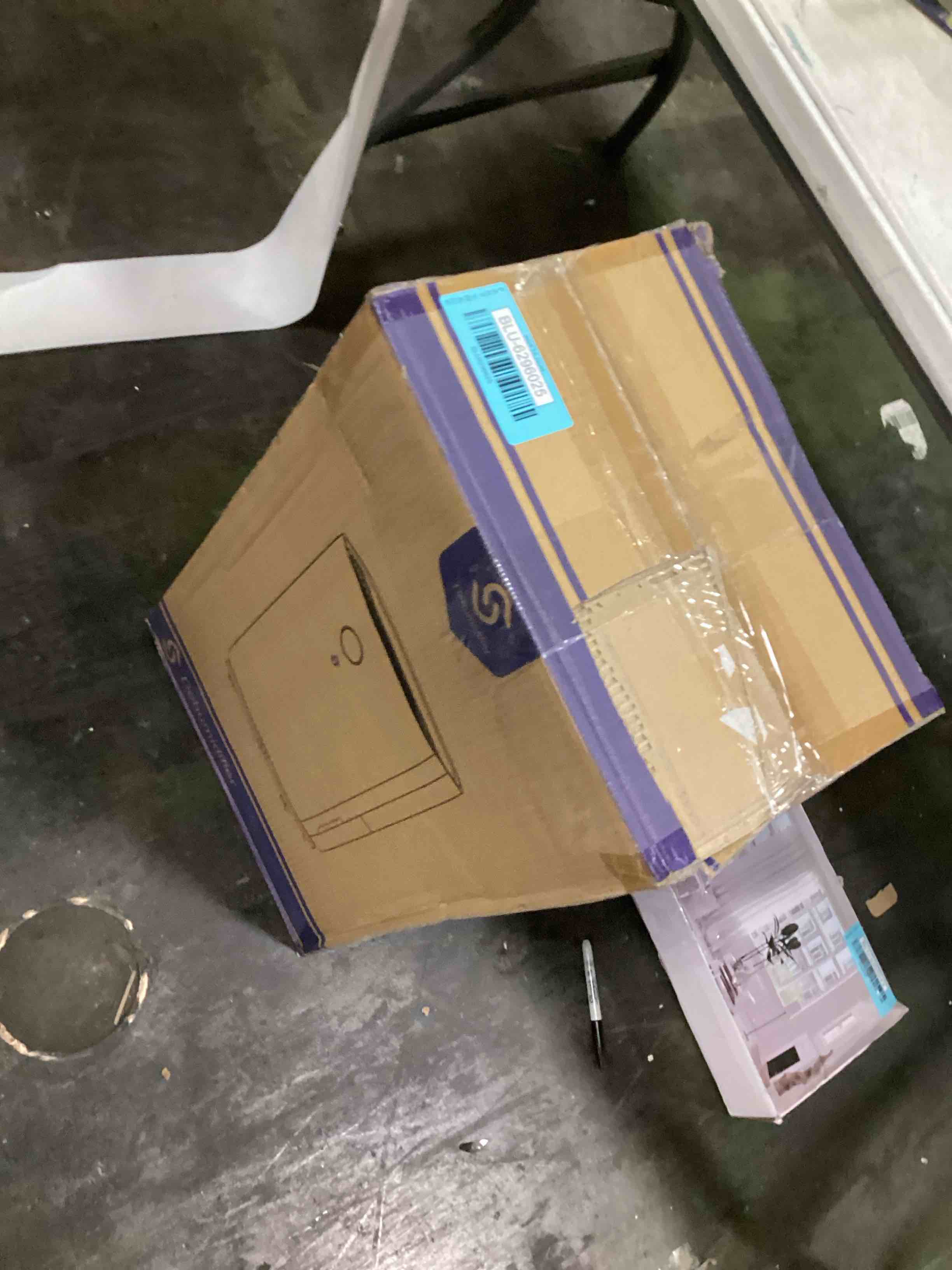 https://s3.amazonaws.com/lotting-images-prod/bidfta/BLU6296025_1712604742519.jpeg