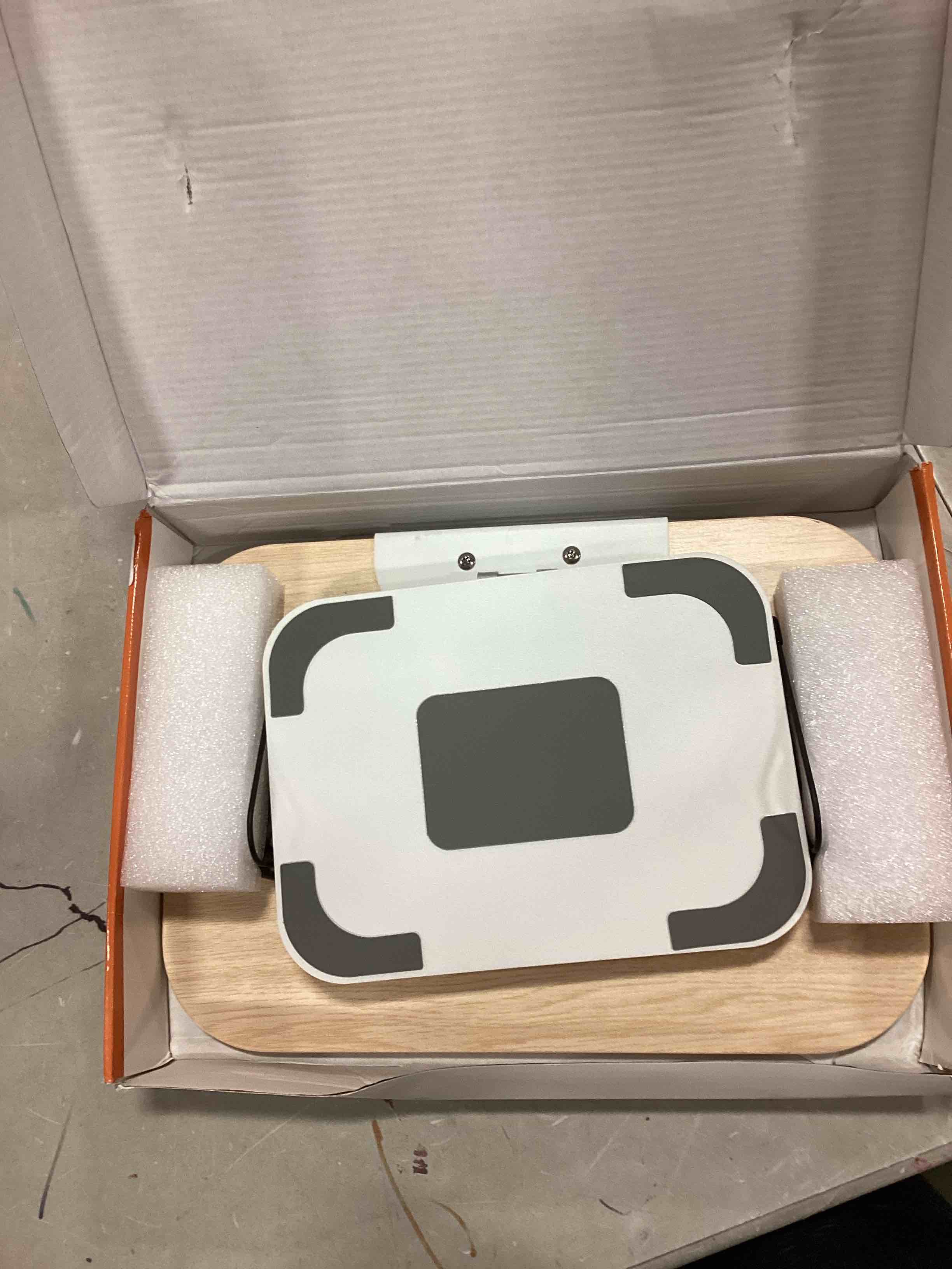 https://s3.amazonaws.com/lotting-images-prod/bidfta/BLU6296825_1713538128376.jpeg