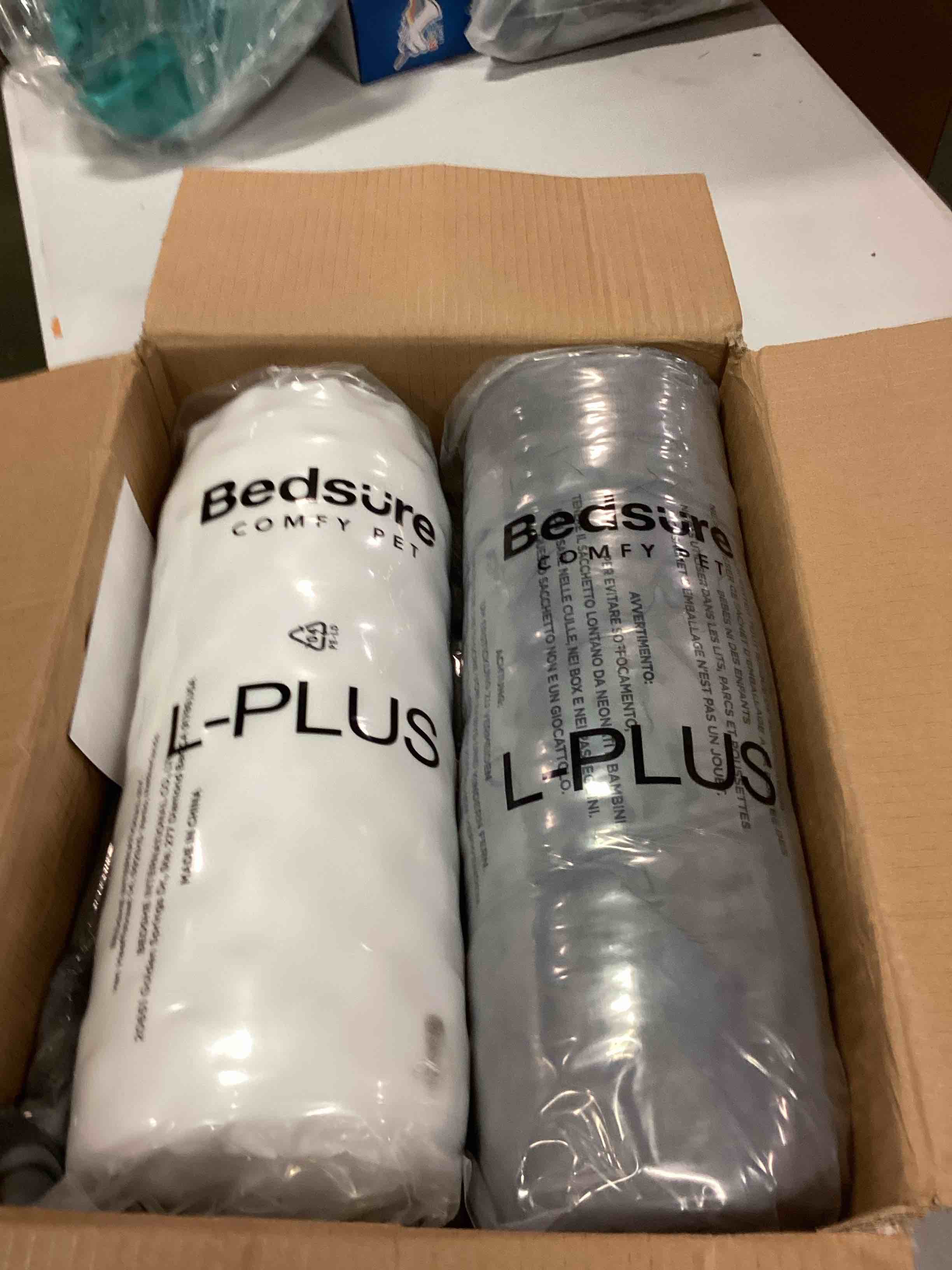 https://s3.amazonaws.com/lotting-images-prod/bidfta/BLU6297266_1713980894159.jpeg