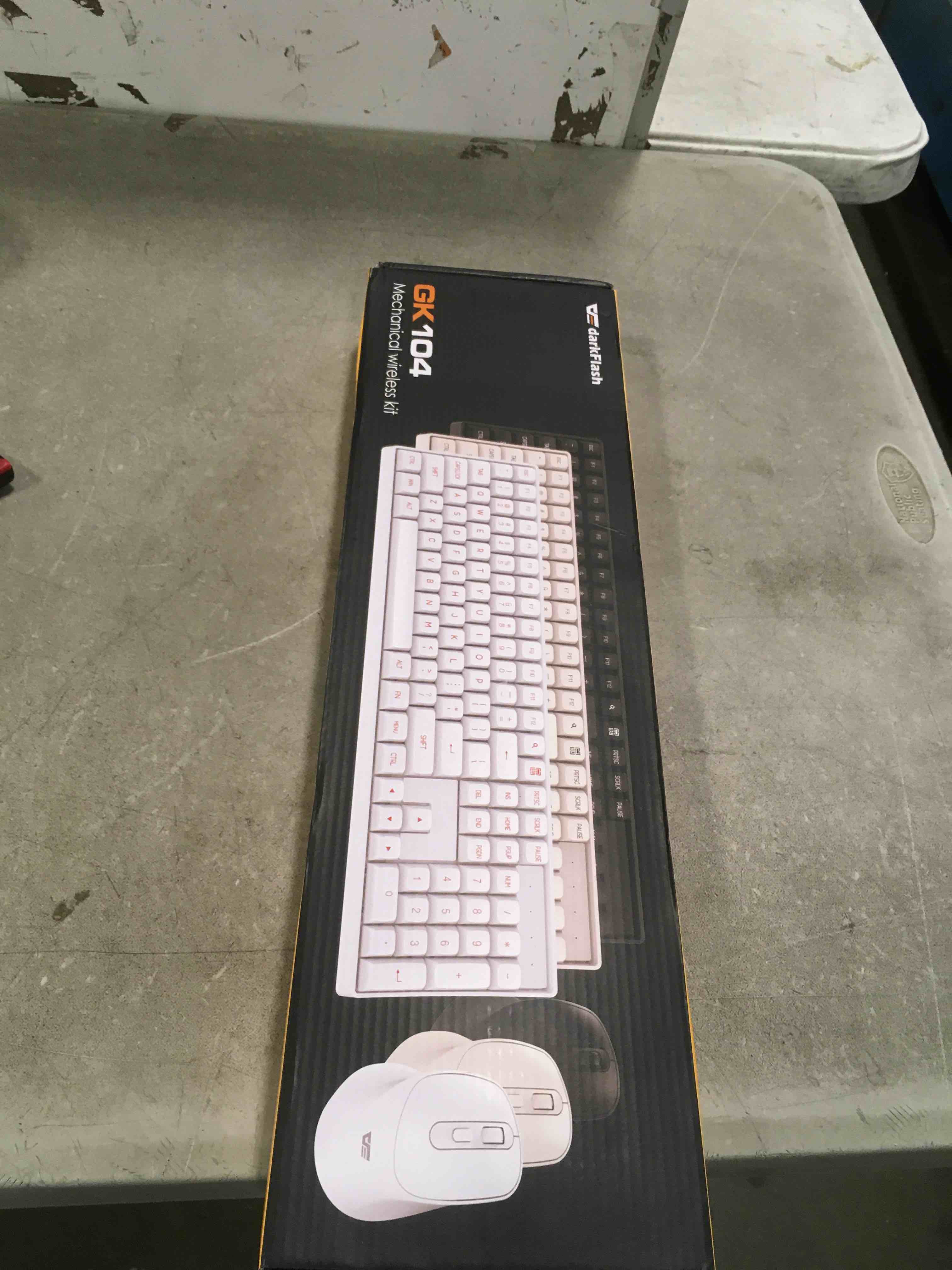 https://s3.amazonaws.com/lotting-images-prod/bidfta/BLU6297892_1712952144185.jpeg