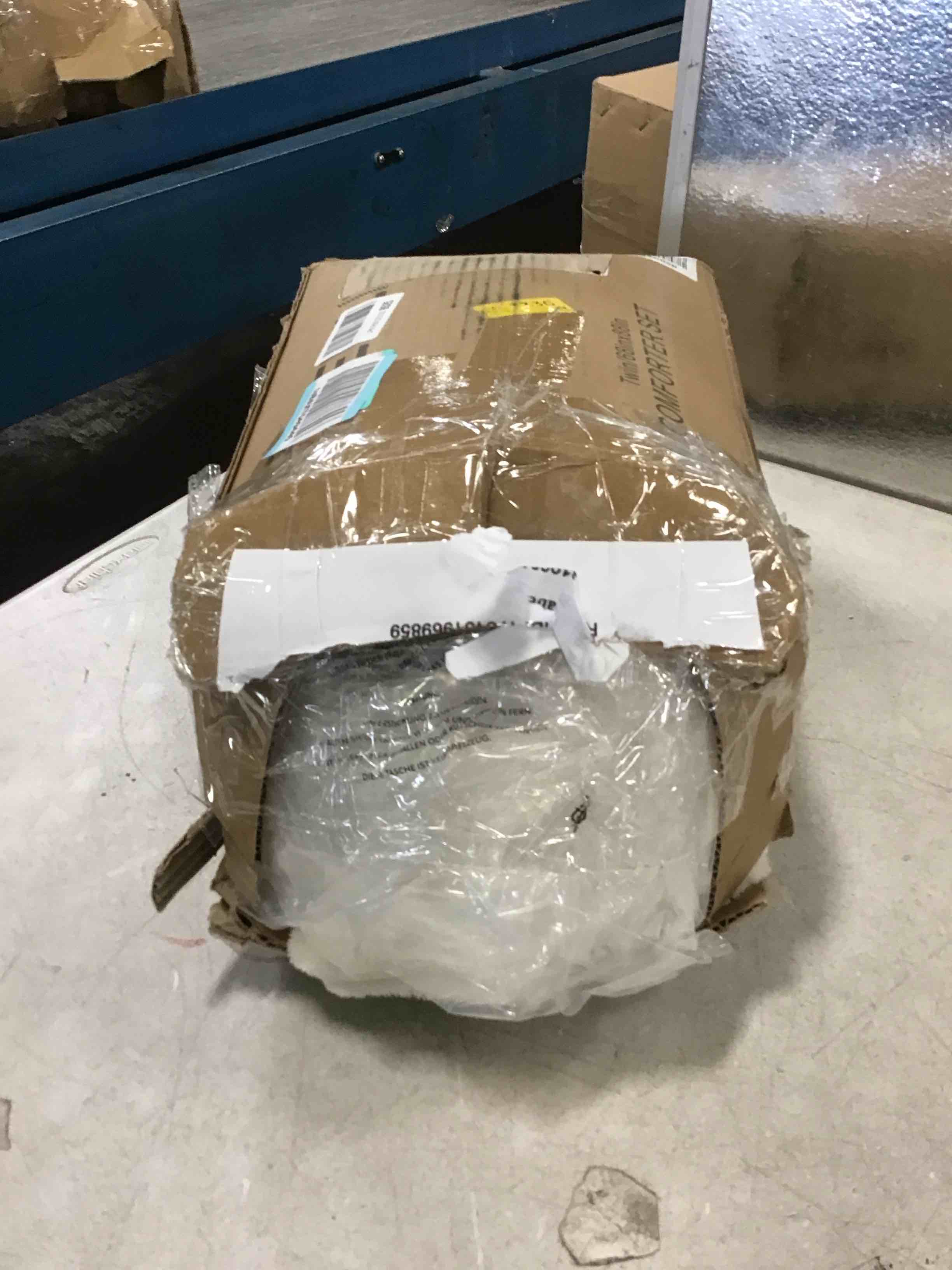 https://s3.amazonaws.com/lotting-images-prod/bidfta/BLU6298697_1713382487086.jpeg