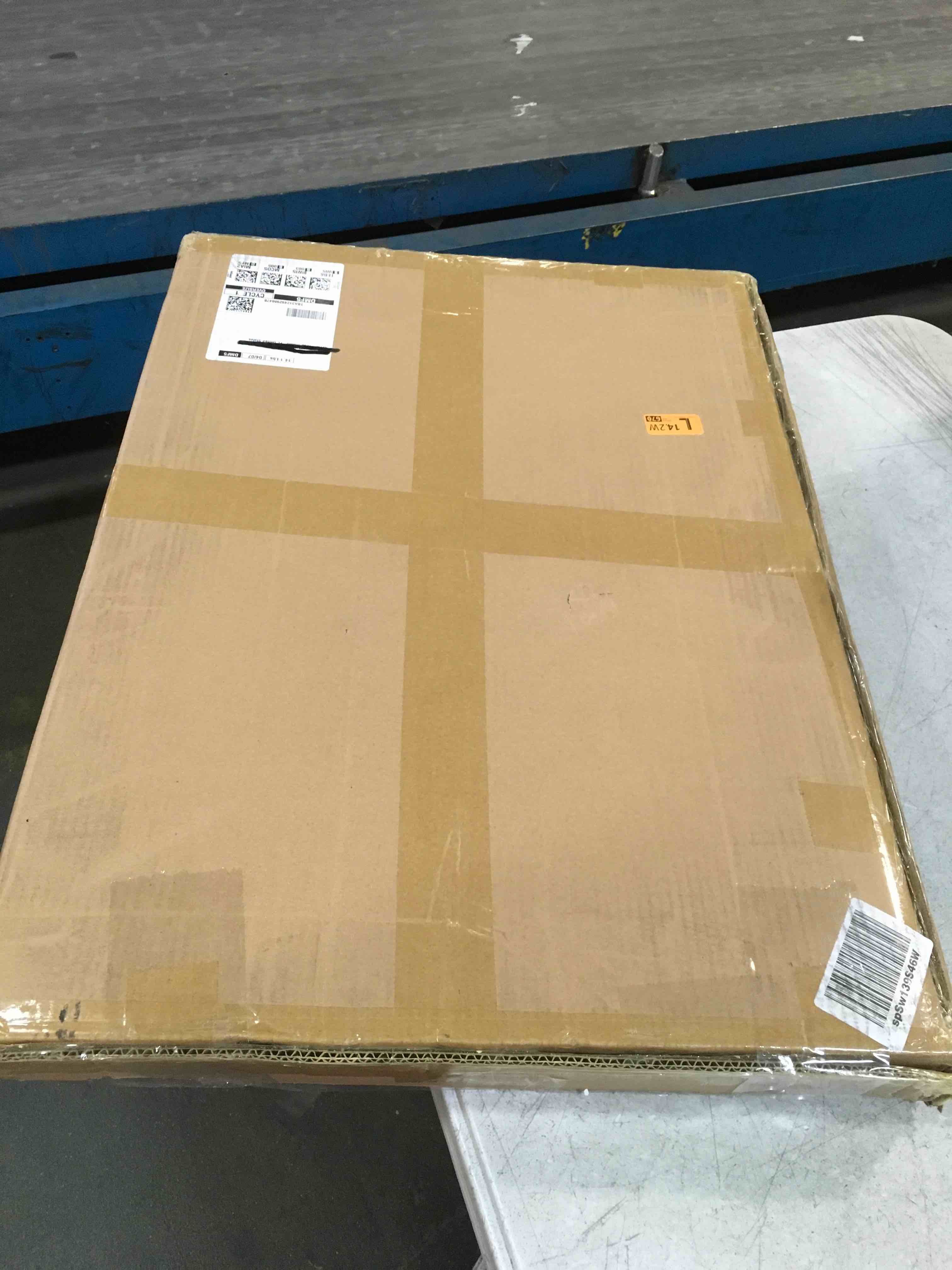 https://s3.amazonaws.com/lotting-images-prod/bidfta/BLU6298886_1713465330670.jpeg