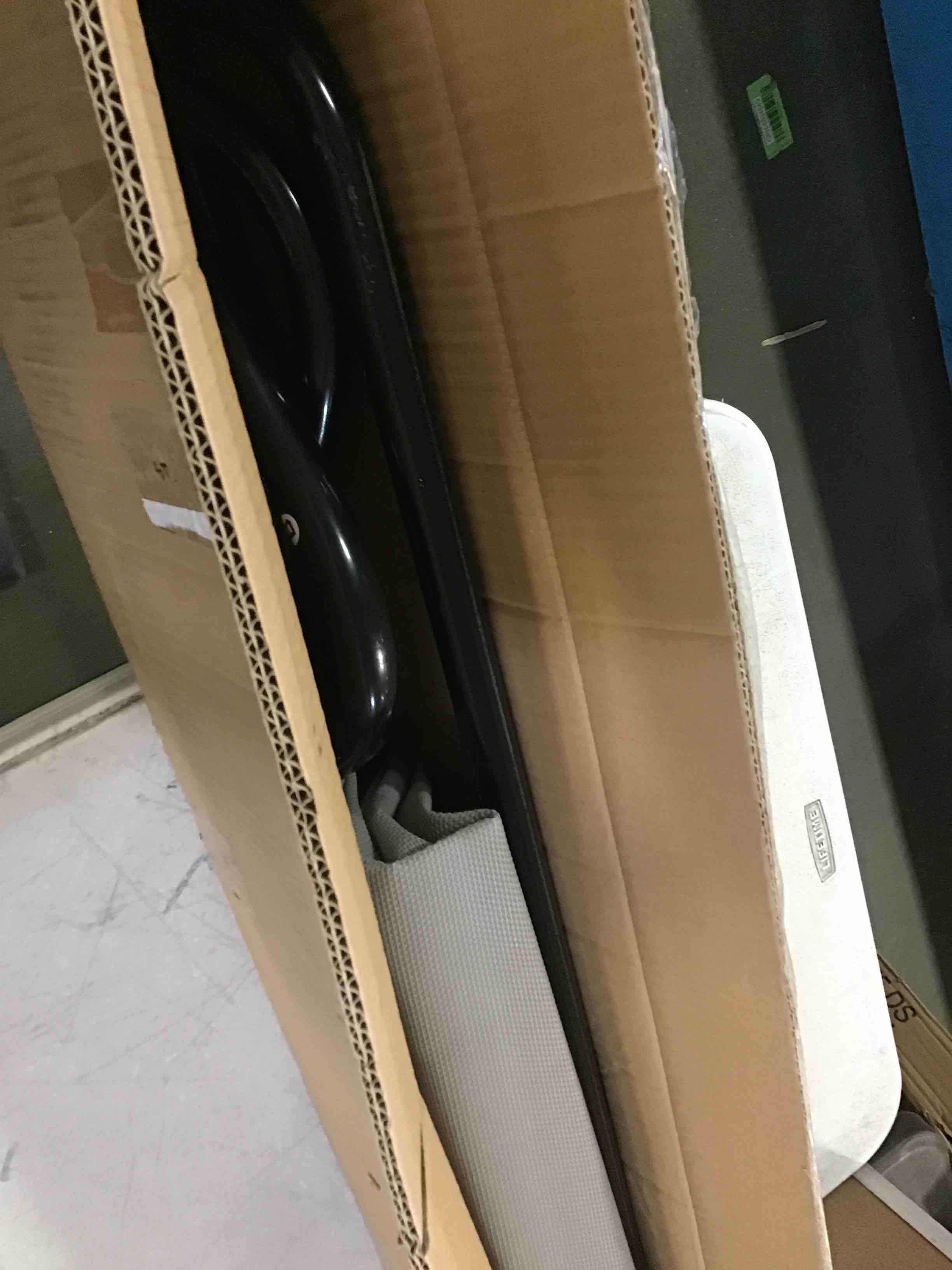 https://s3.amazonaws.com/lotting-images-prod/bidfta/BLU6299197_1712772603177.jpeg
