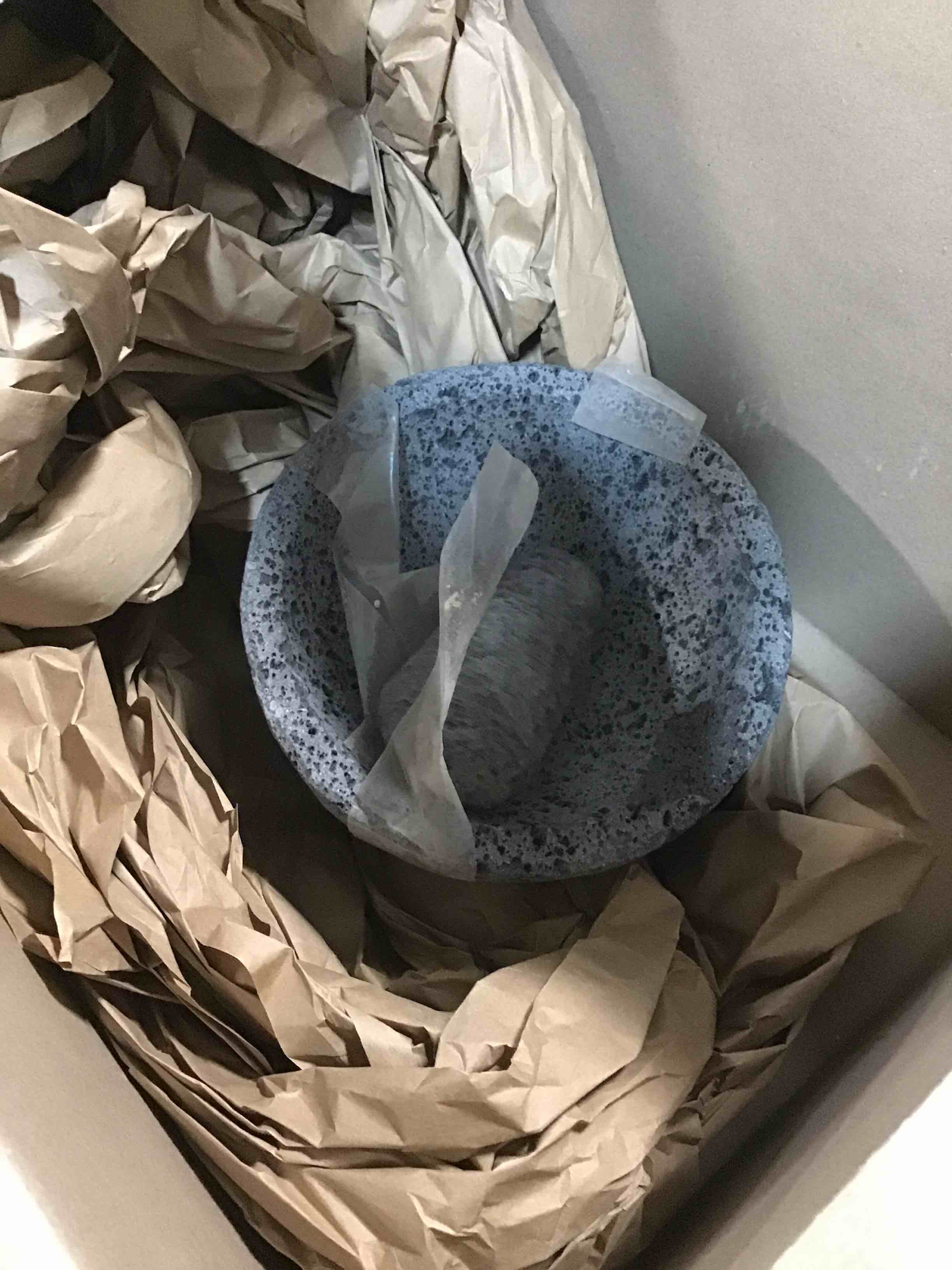 https://s3.amazonaws.com/lotting-images-prod/bidfta/BLU6299807_1713186358525.jpeg