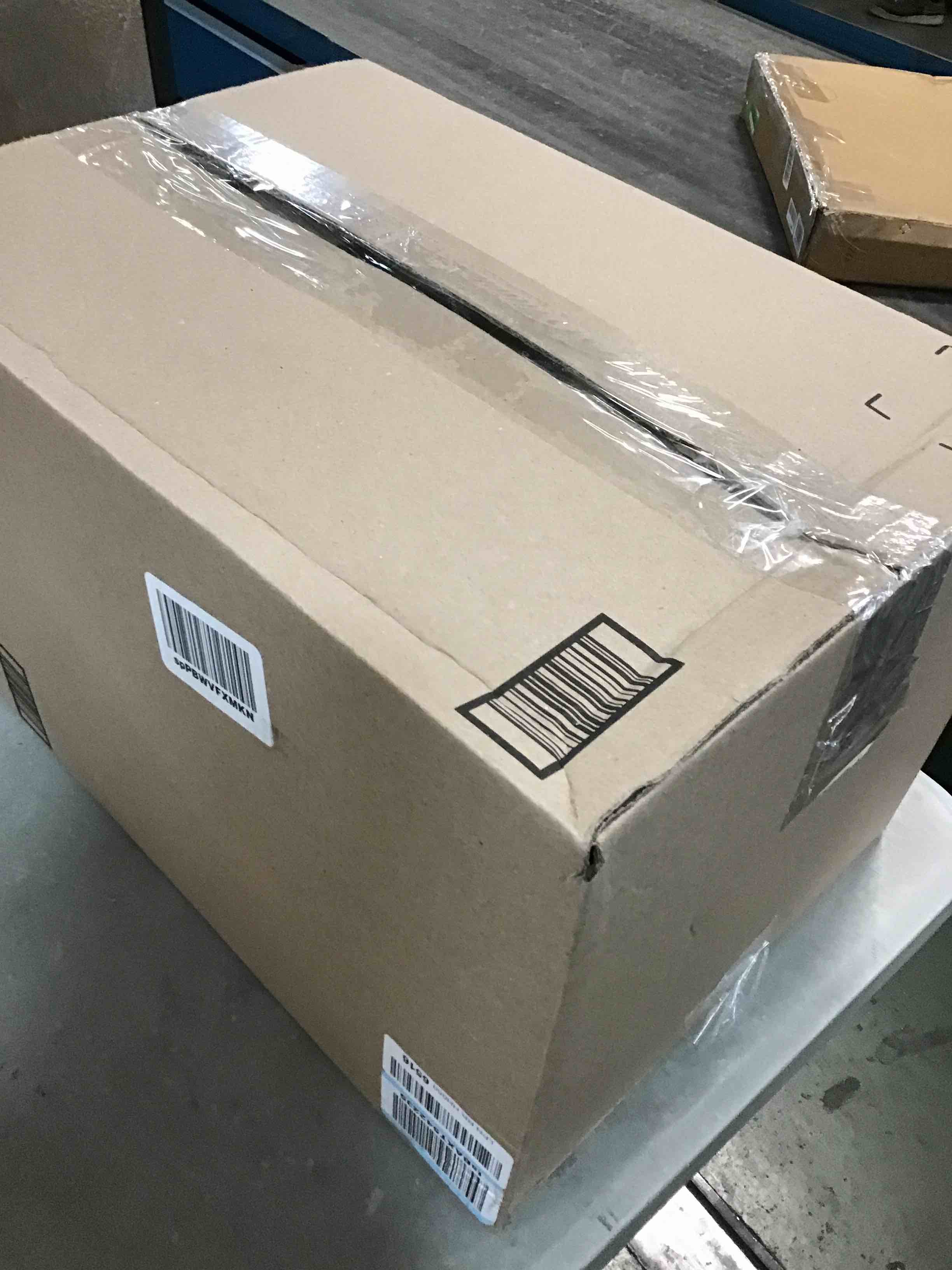 https://s3.amazonaws.com/lotting-images-prod/bidfta/BLU6299807_1713186386886.jpeg