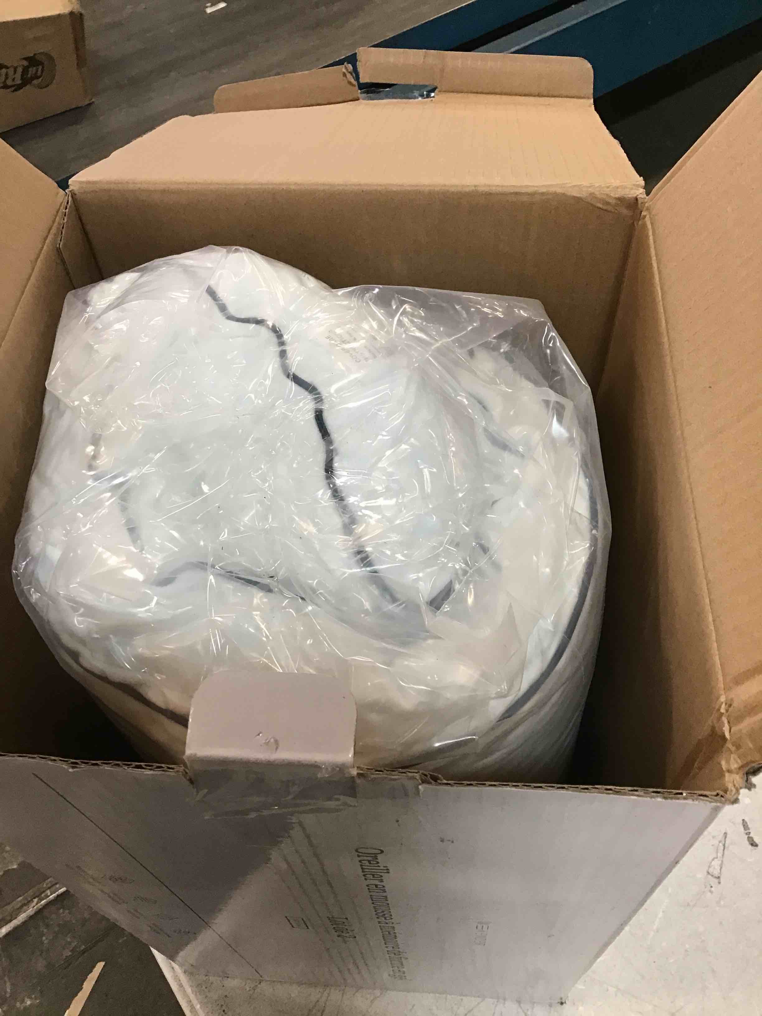 https://s3.amazonaws.com/lotting-images-prod/bidfta/BLU6300215_1713279614357.jpeg