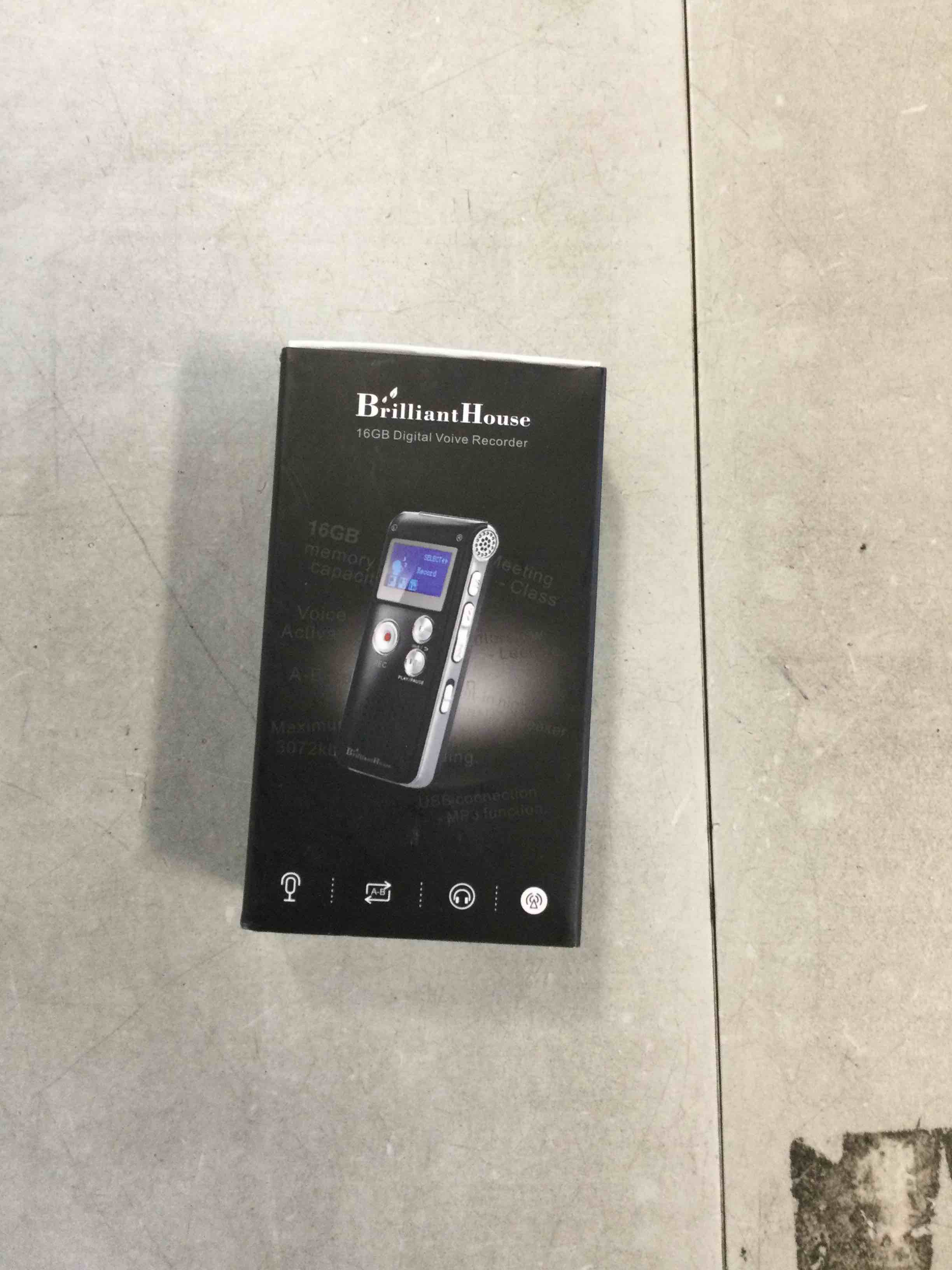 https://s3.amazonaws.com/lotting-images-prod/bidfta/BLU6301544_1713187379539.jpeg