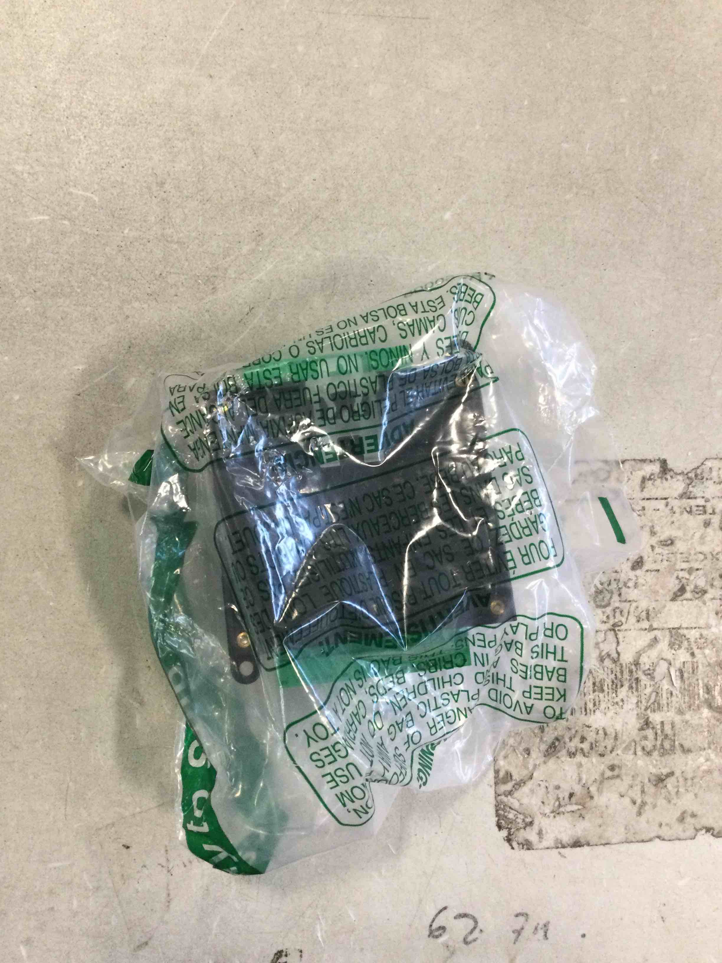 https://s3.amazonaws.com/lotting-images-prod/bidfta/BLU6301616_1713195473171.jpeg