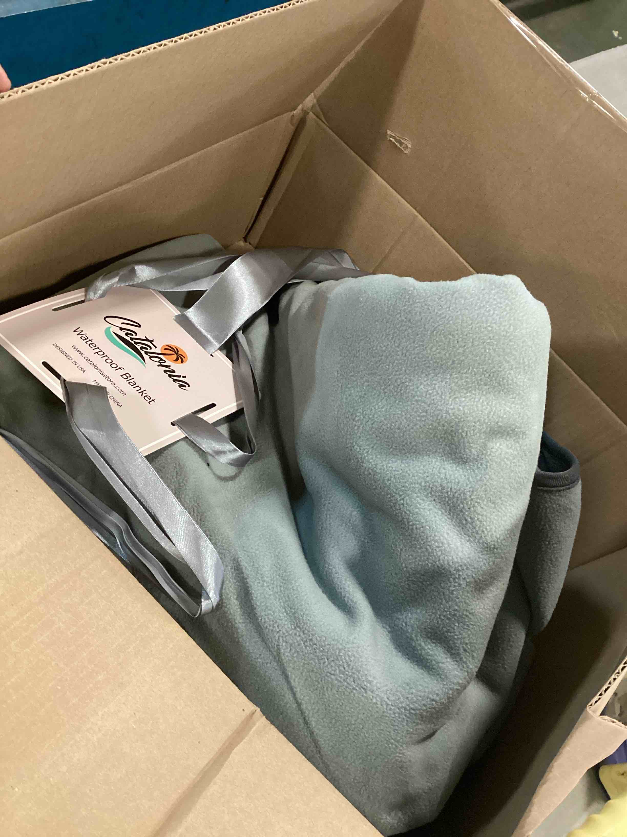 https://s3.amazonaws.com/lotting-images-prod/bidfta/BLU6302002_1712766536823.jpeg