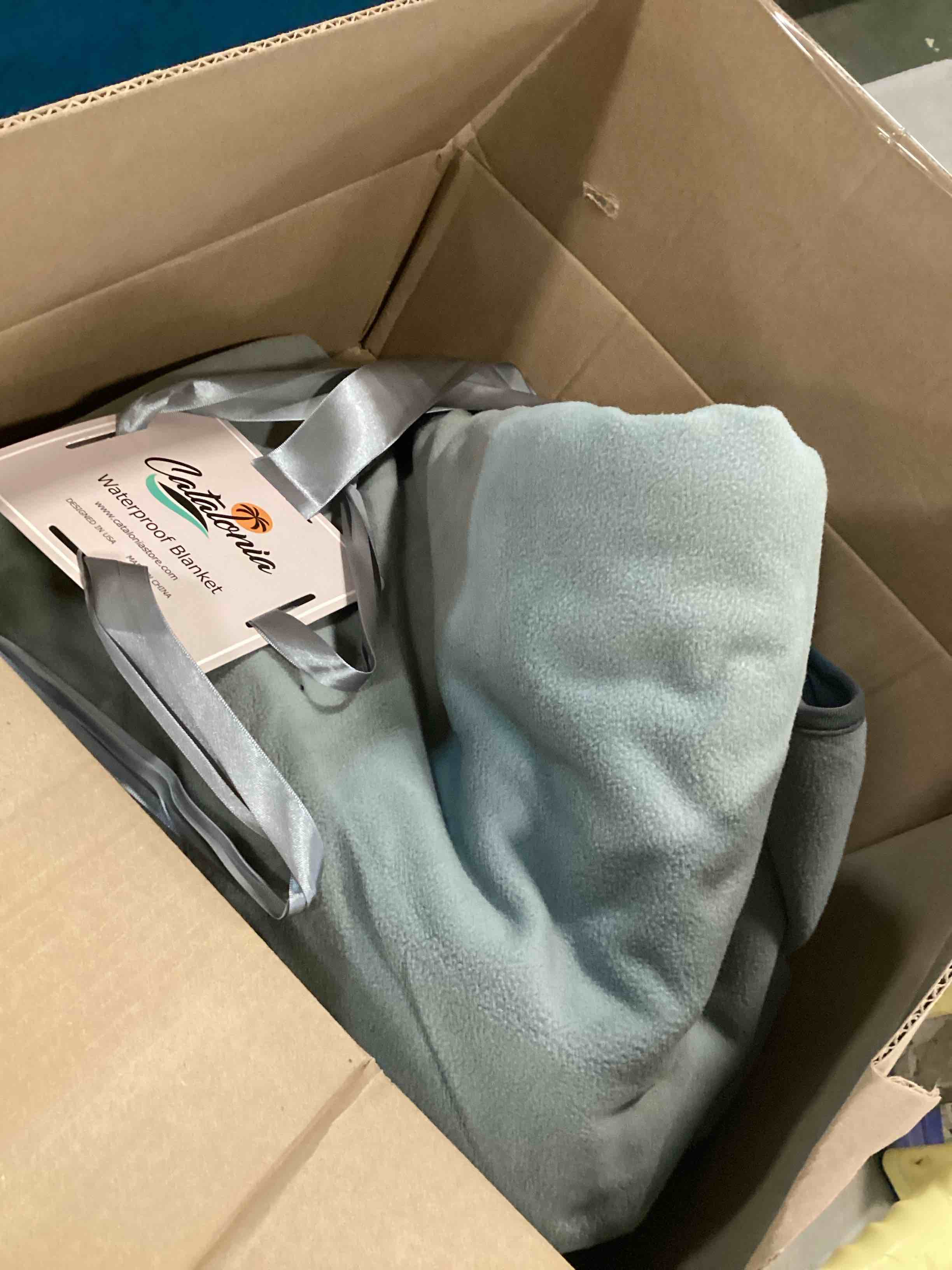 https://s3.amazonaws.com/lotting-images-prod/bidfta/BLU6302002_1712766537727.jpeg